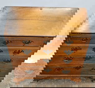 CHIPPENDALE SLANT FRONT DESK