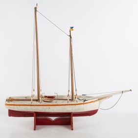 ANTIQUE SHIP MODEL
