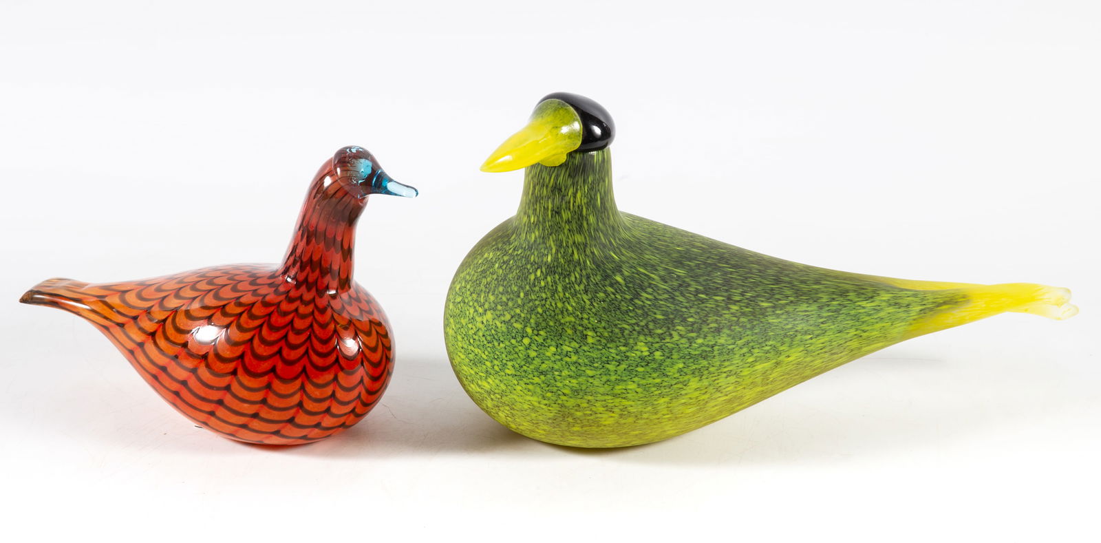(2) ARTGLASS TOIKKA BIRDS: Iittala, Finland, original tags, length 7" - 12", VG-EX