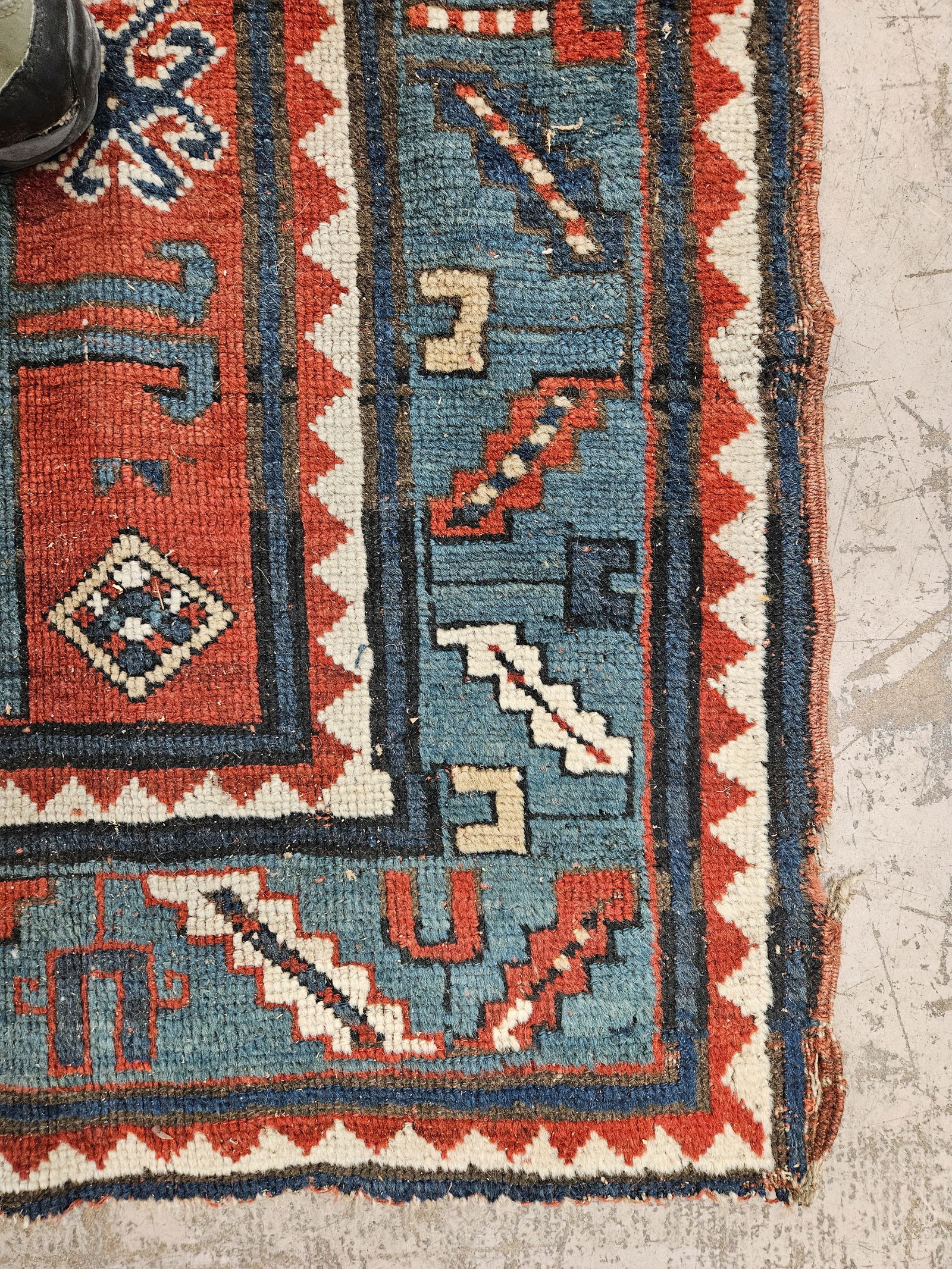 ORIENTAL AREA RUG - 3
