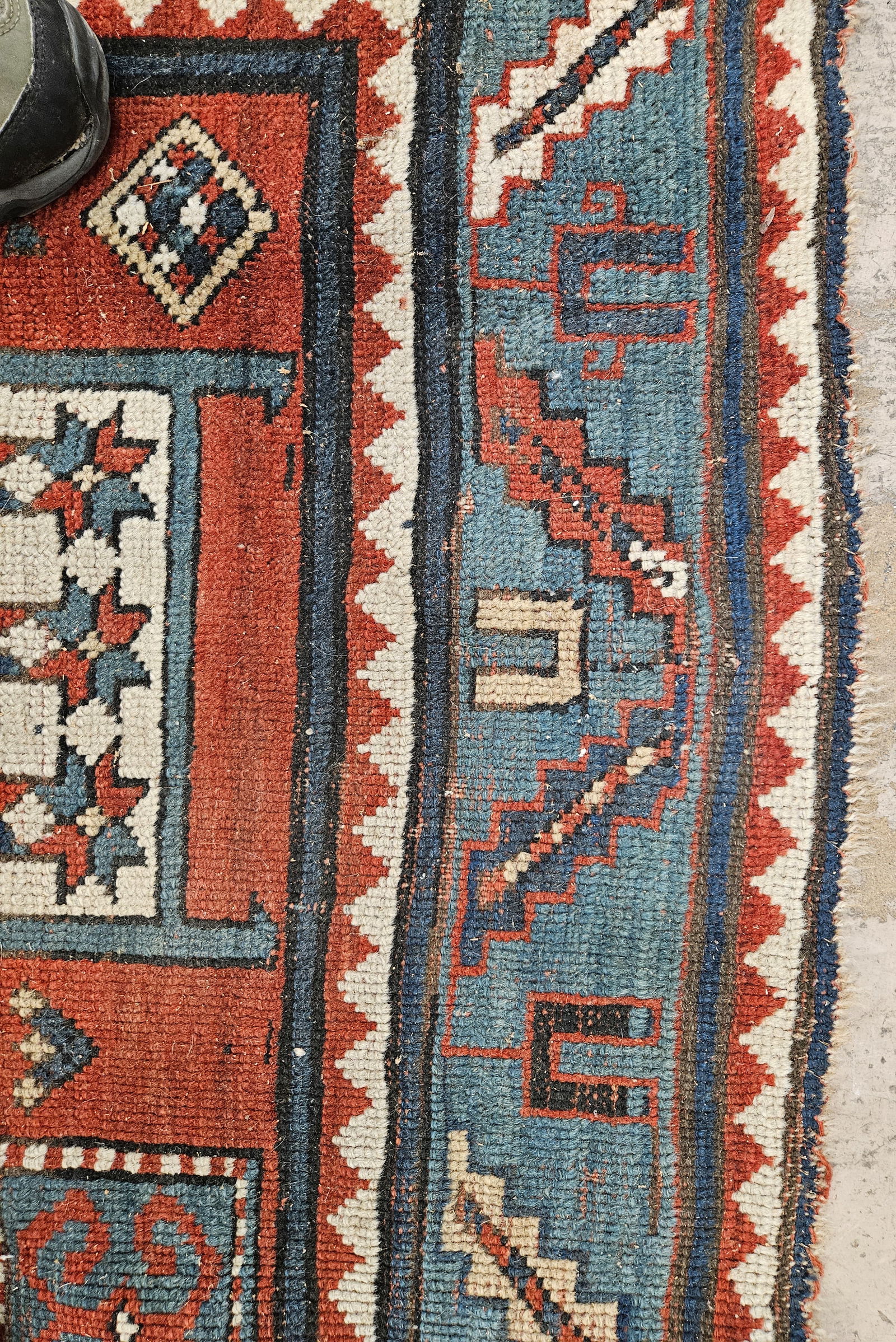 ORIENTAL AREA RUG - 4