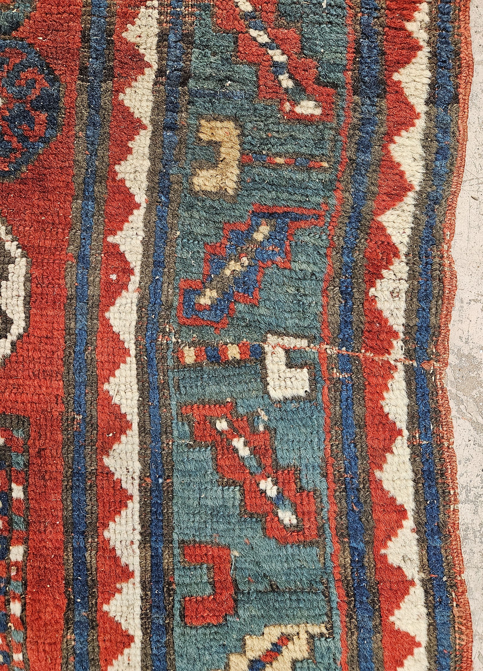 ORIENTAL AREA RUG - 7