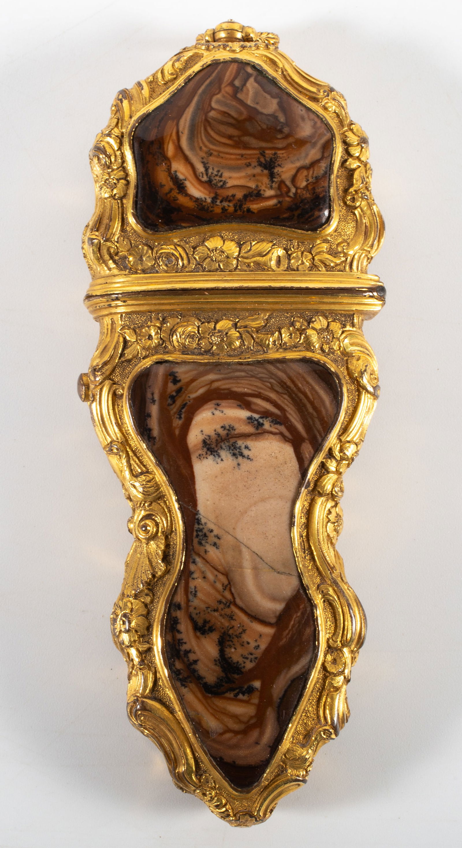 18TH CENTURY FRENCH GOLD MOUNTED ETUI: Gold and agate; cracks in agate; L-4", G