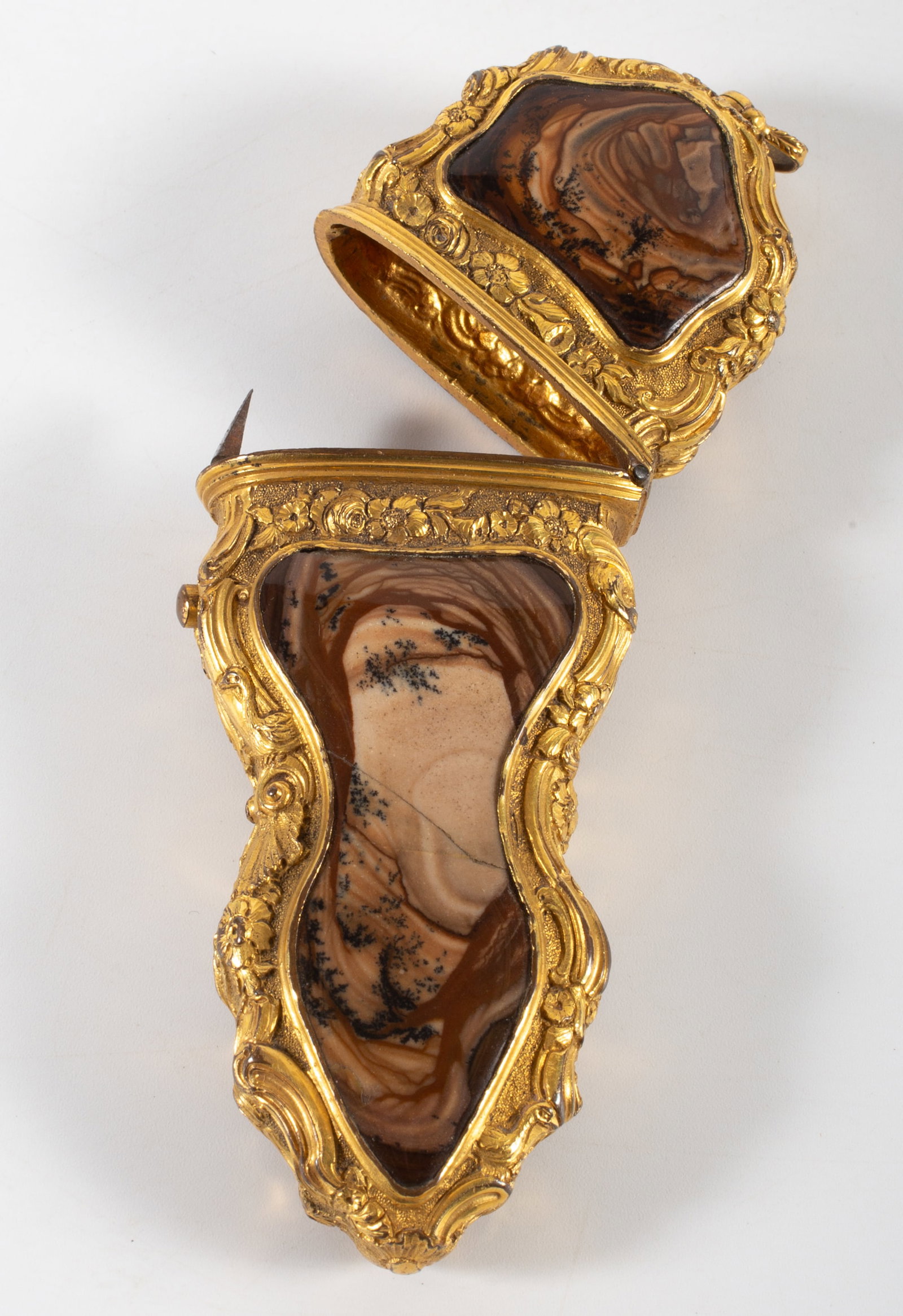 18TH CENTURY FRENCH GOLD MOUNTED ETUI - 3