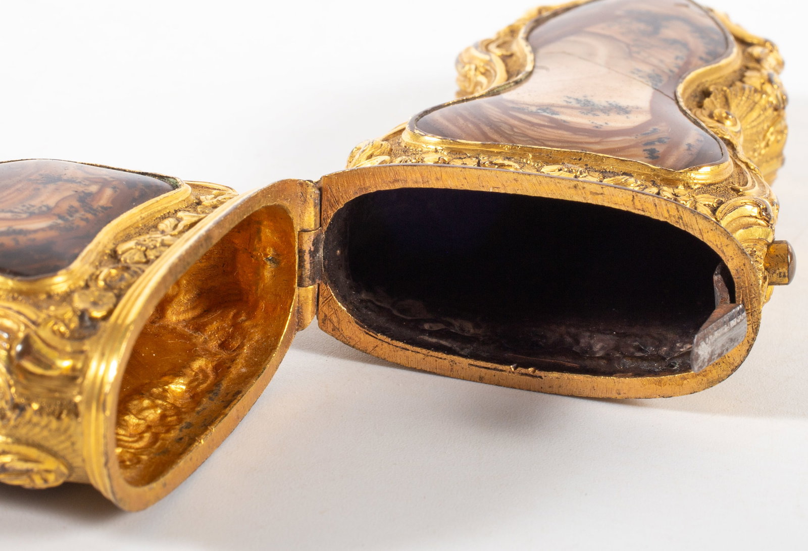 18TH CENTURY FRENCH GOLD MOUNTED ETUI - 4