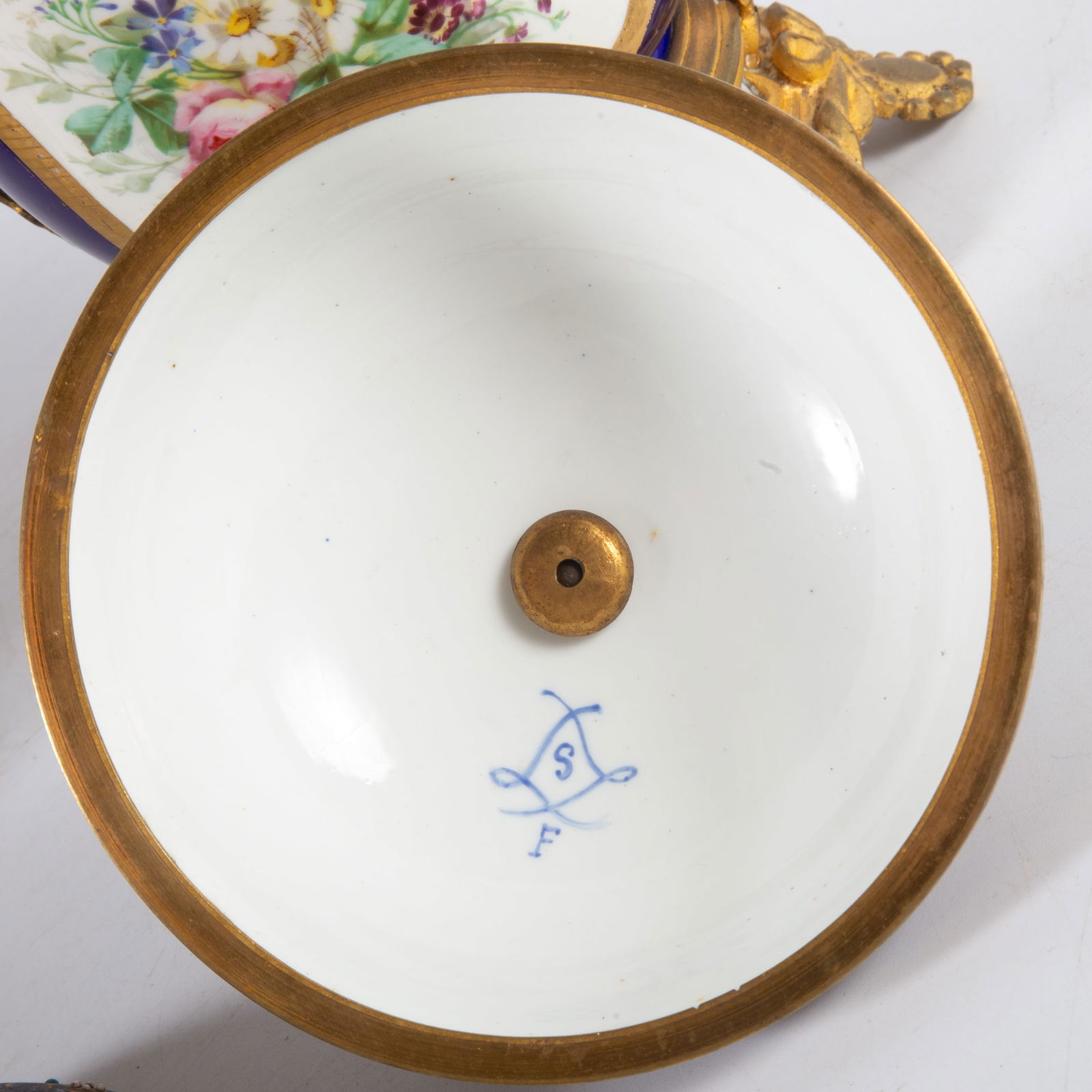 ANTIQUE SEVRES COVERED CACHE POTS (2) - 8