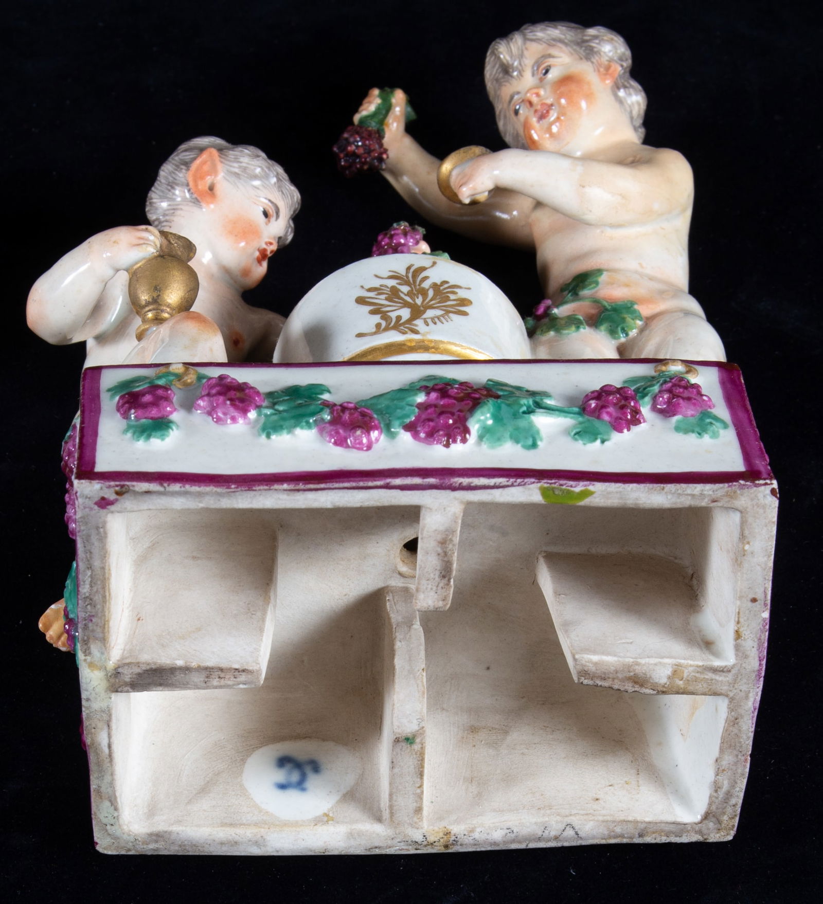 CLASSICAL PORCELAIN CHERUBS (4) - 7