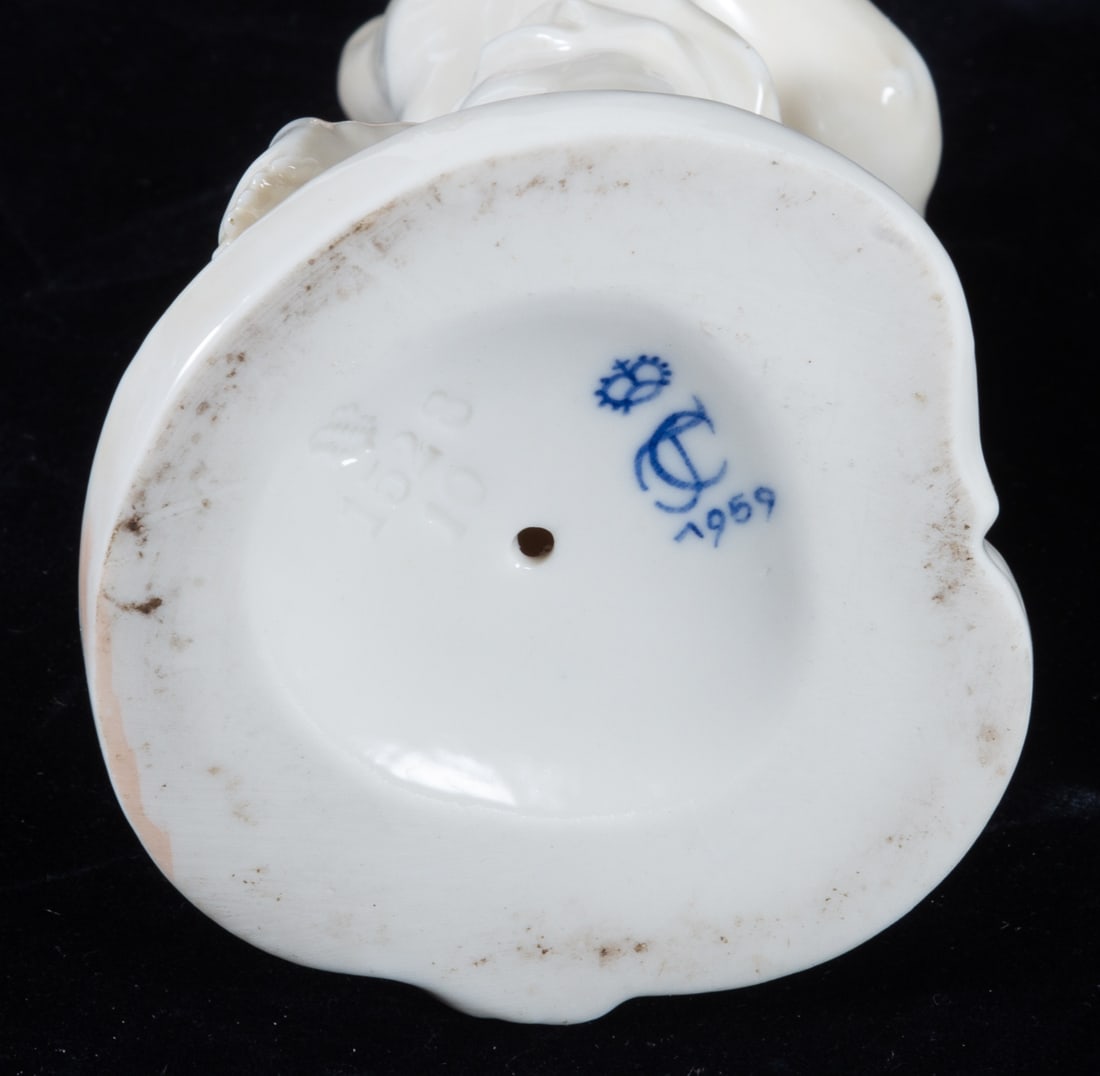 CLASSICAL PORCELAIN CHERUBS (4) - 8