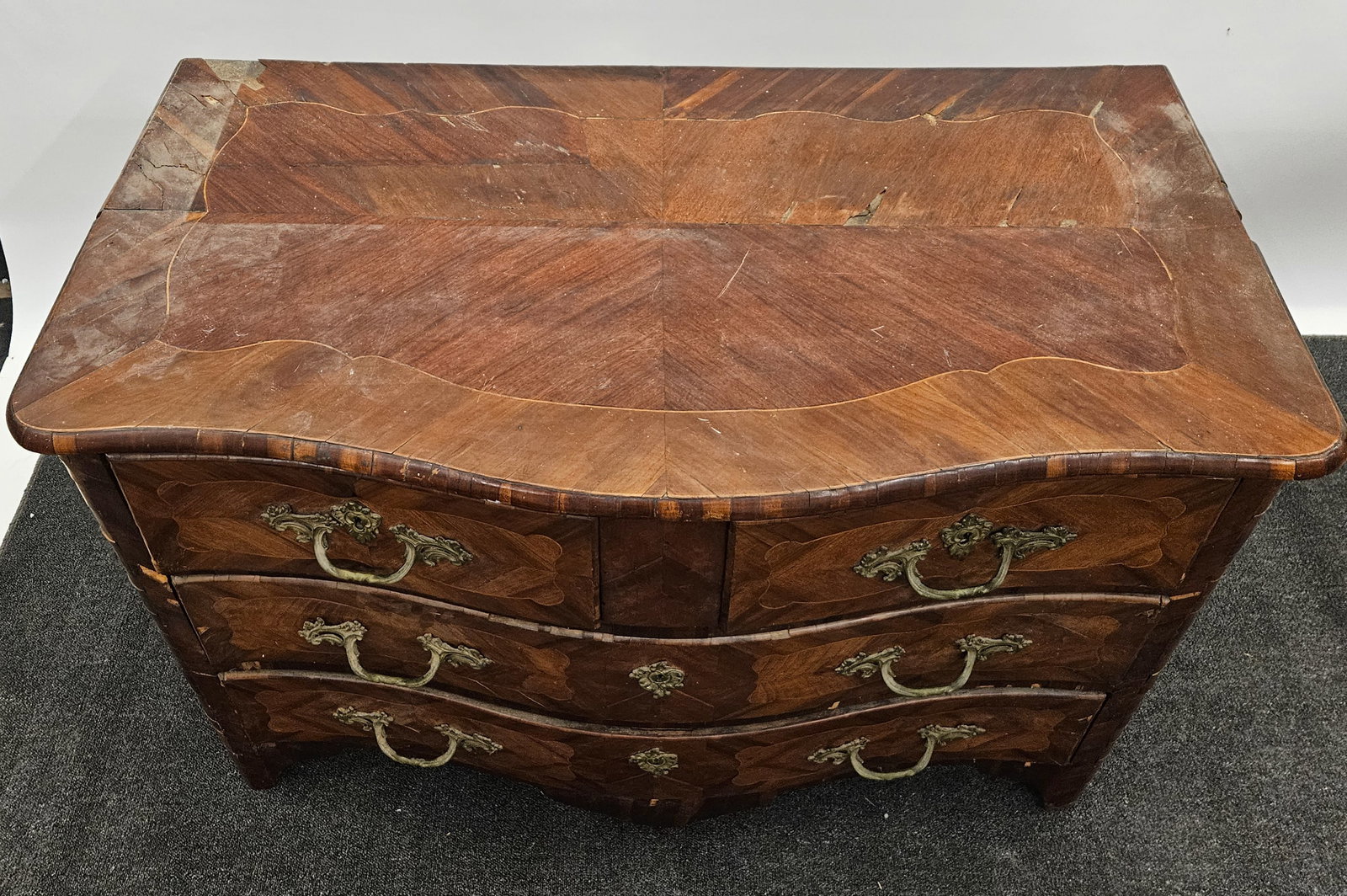 18TH CENTURY CONTINENTAL COMMODE - 4