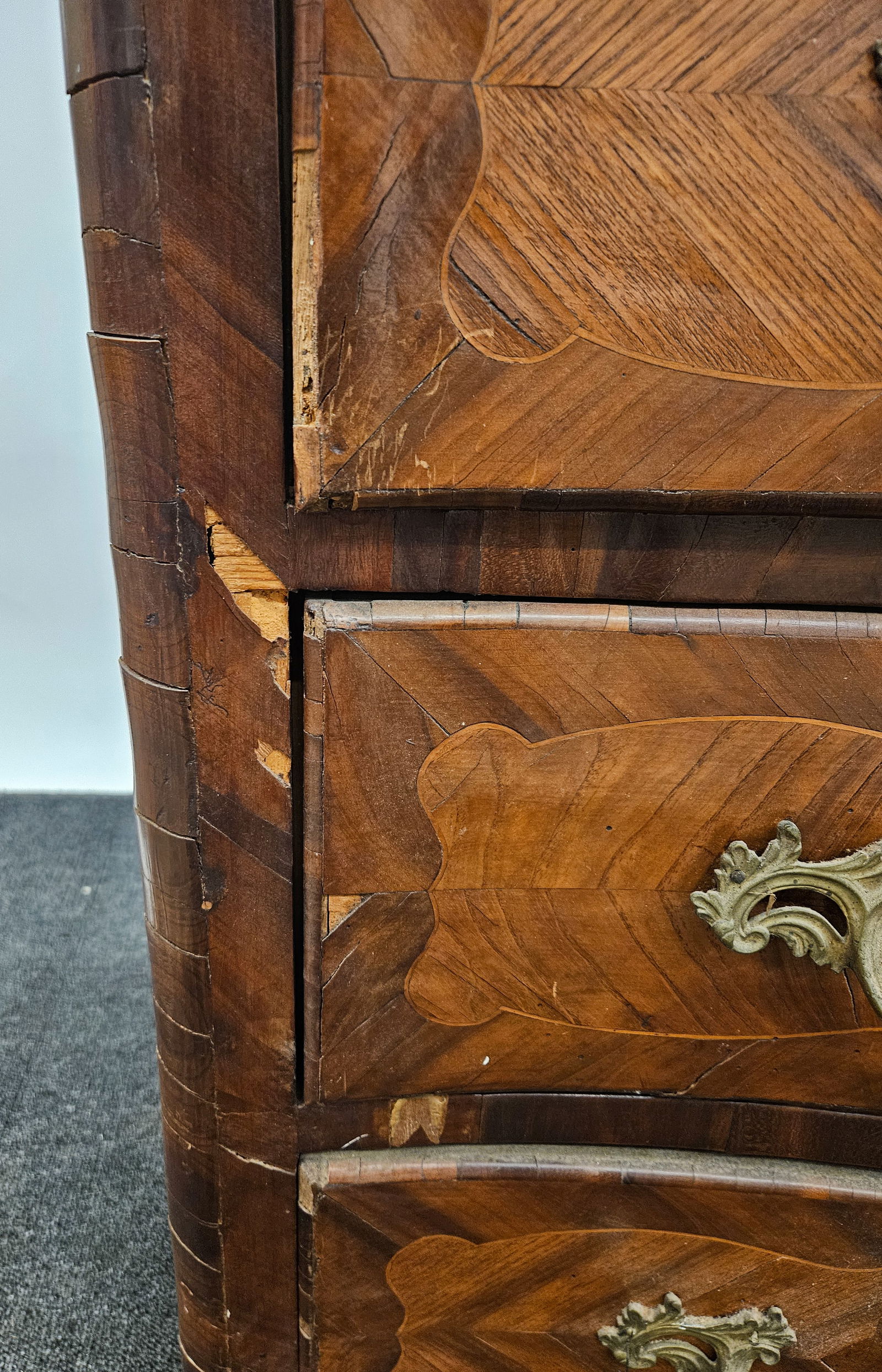 18TH CENTURY CONTINENTAL COMMODE - 7