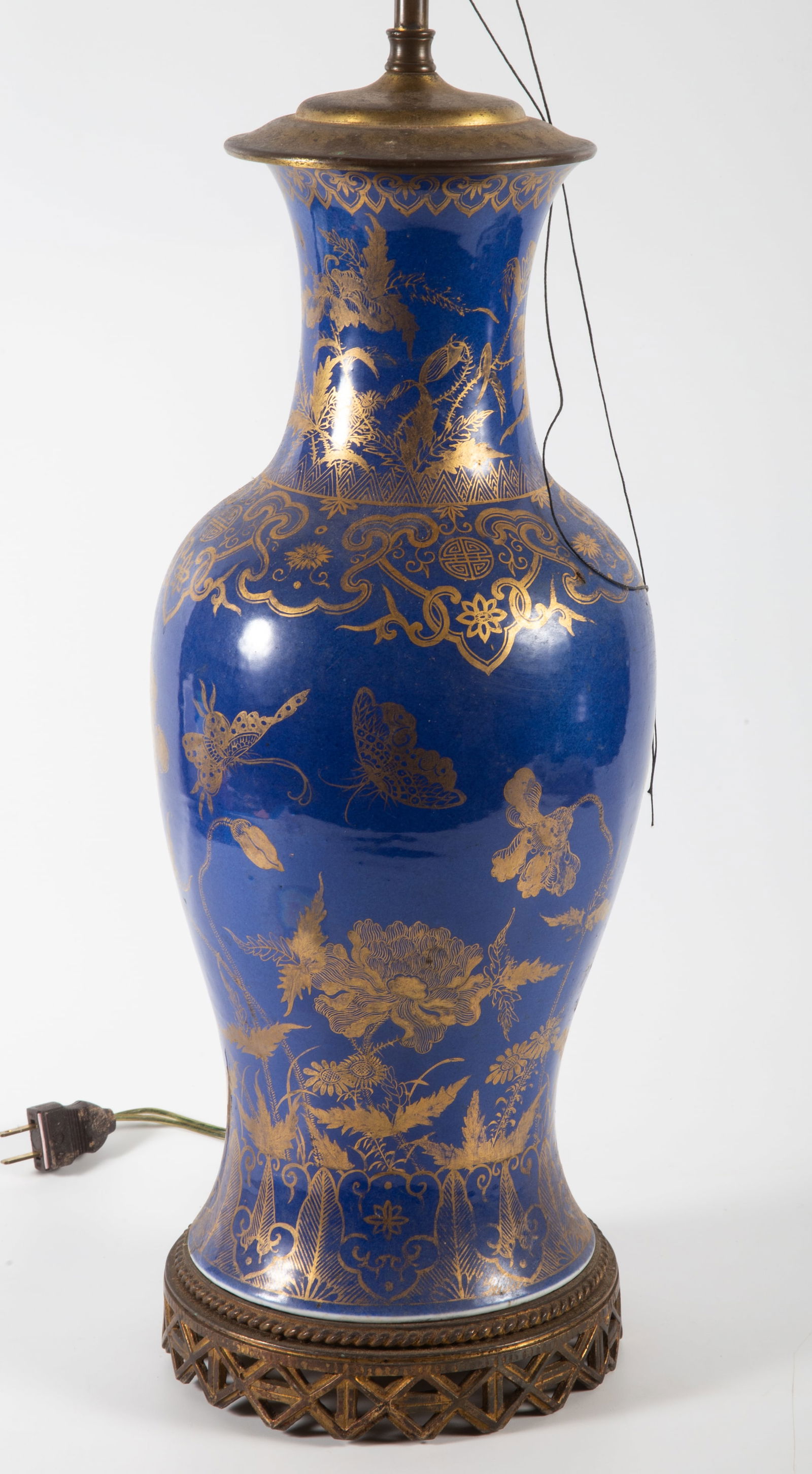 CHINESE PORCELAIN VASE - 3
