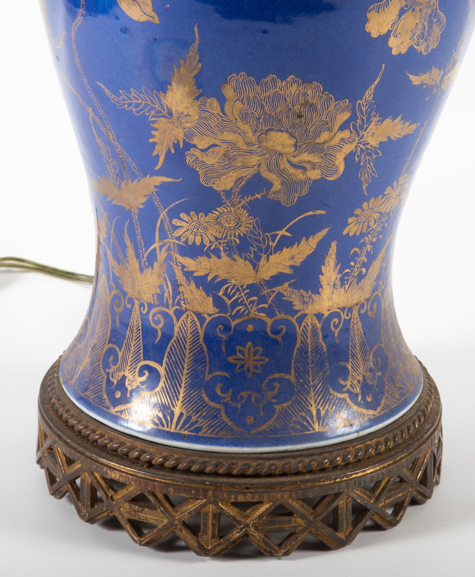 CHINESE PORCELAIN VASE - 4