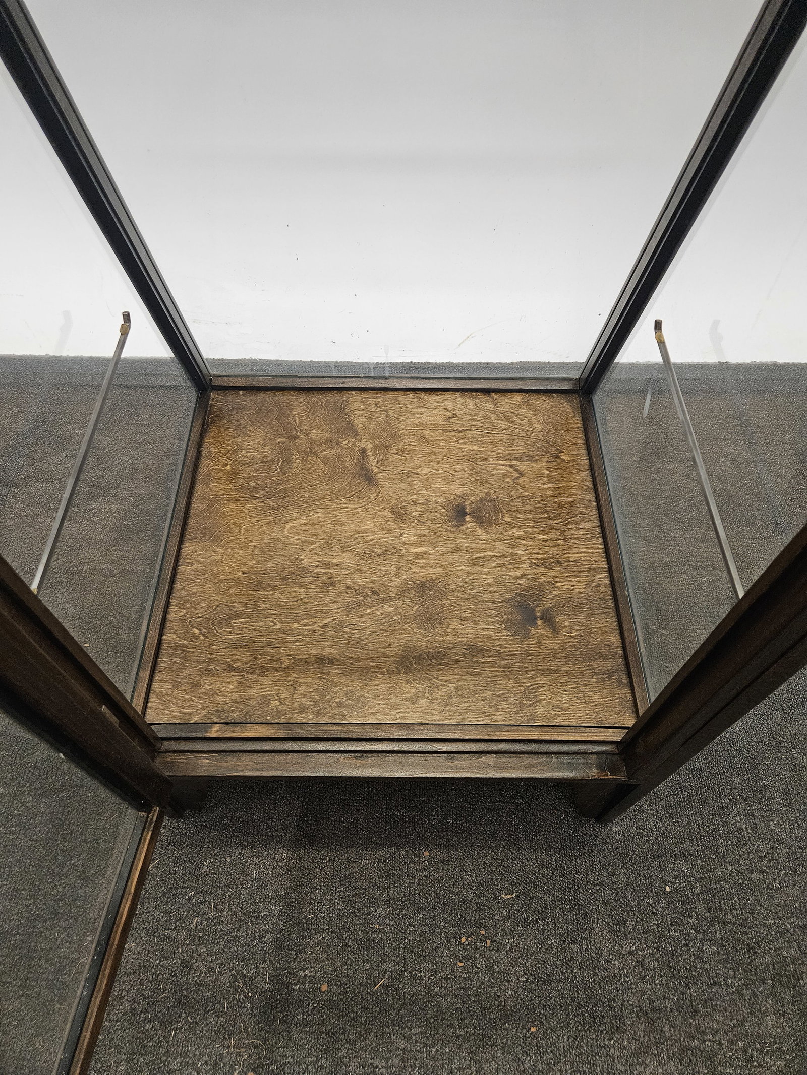 DECO DISPLAY CASE - 4