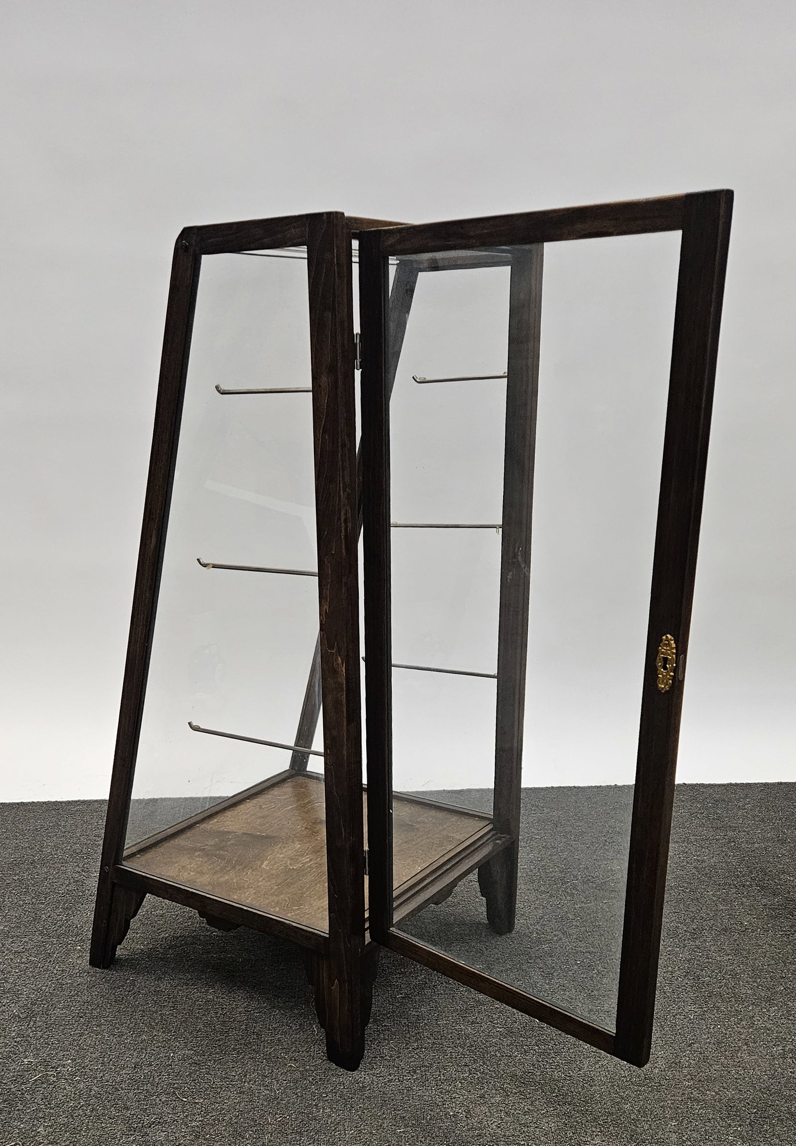 DECO DISPLAY CASE - 5
