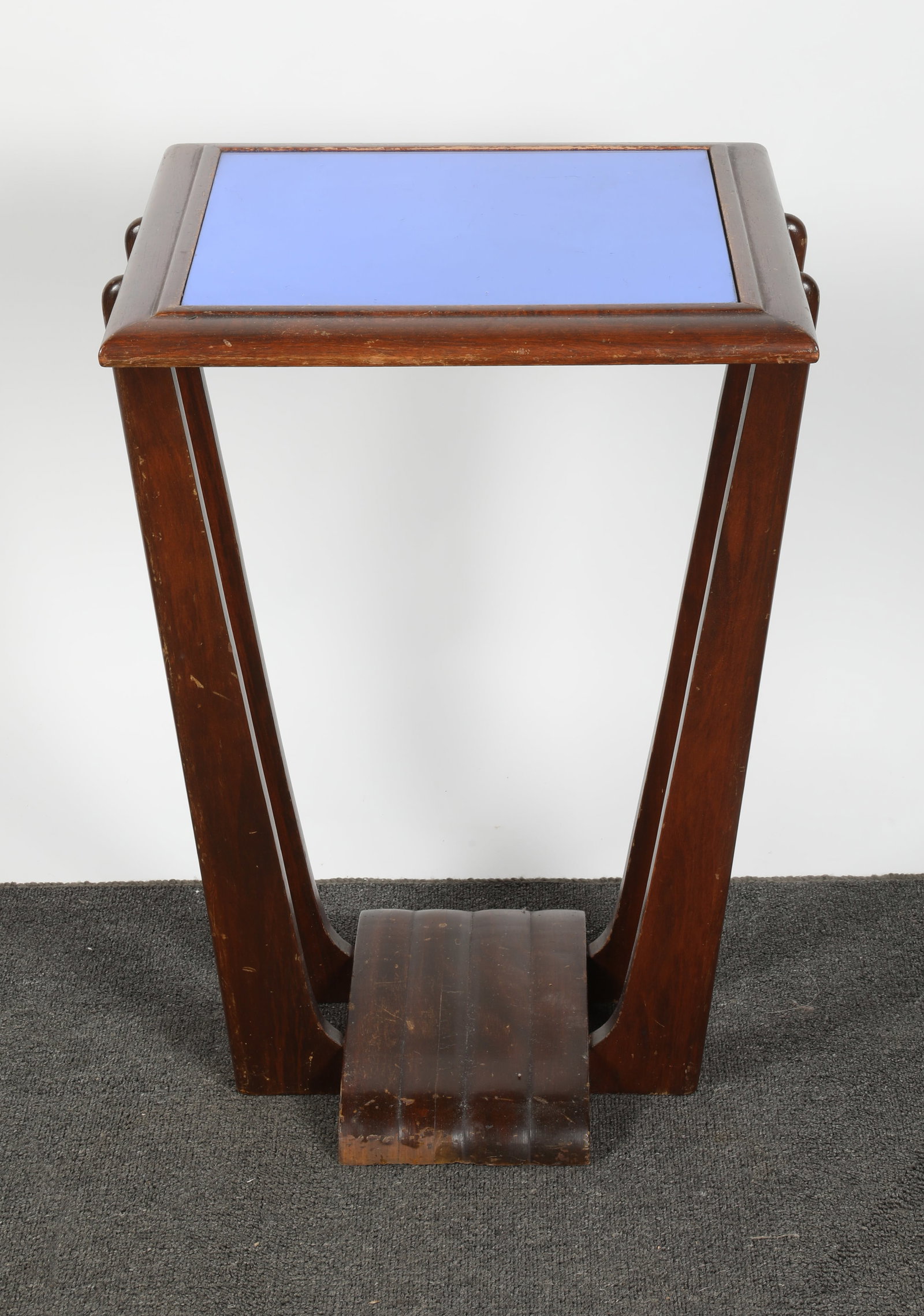 DECO SIDE TABLE: Blue mirror inset top; deco style wood frame; H-26"xDIA-18"; normal wear, G