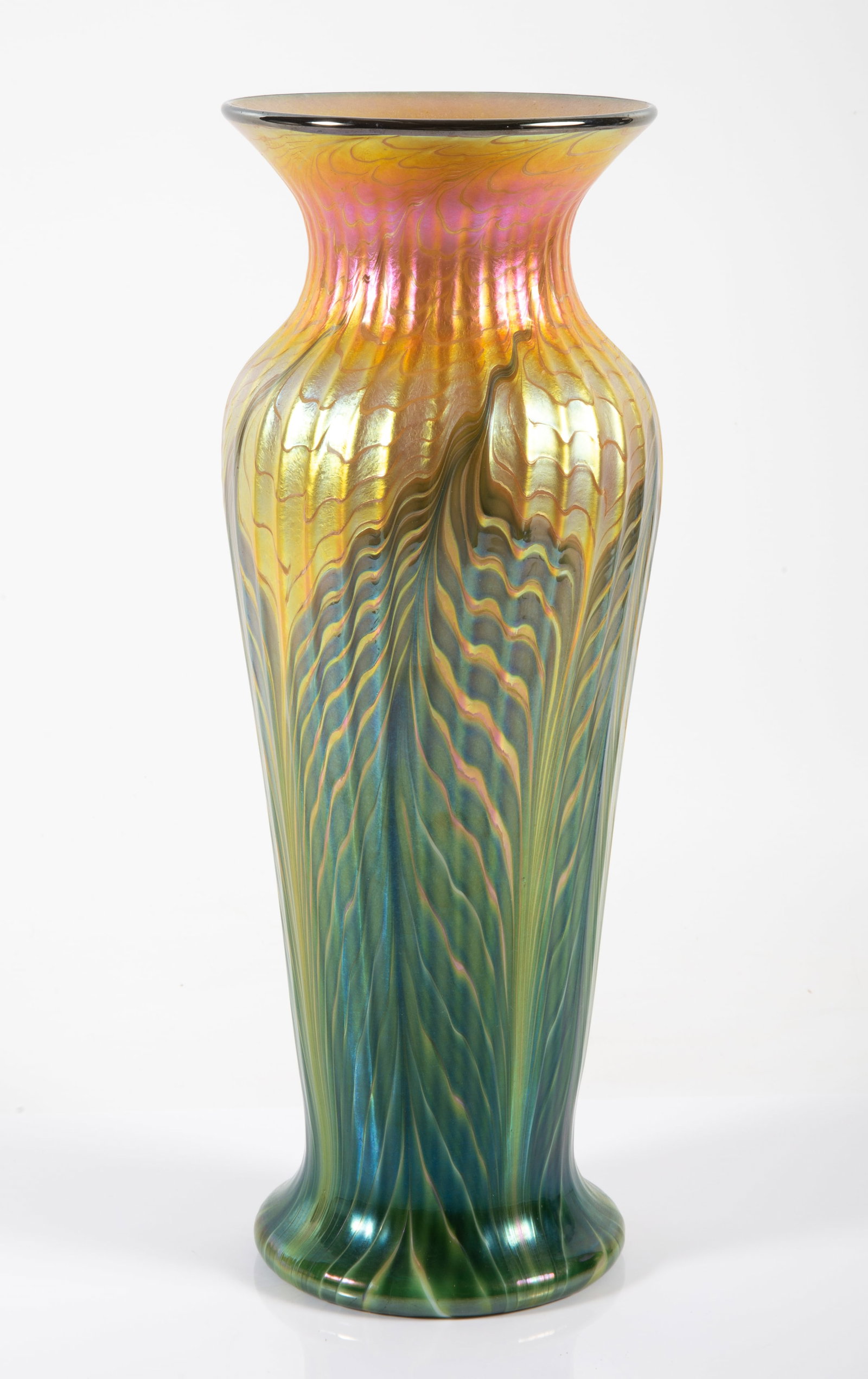 CONTEMPORARY ART GLASS VASE (1 of 6)