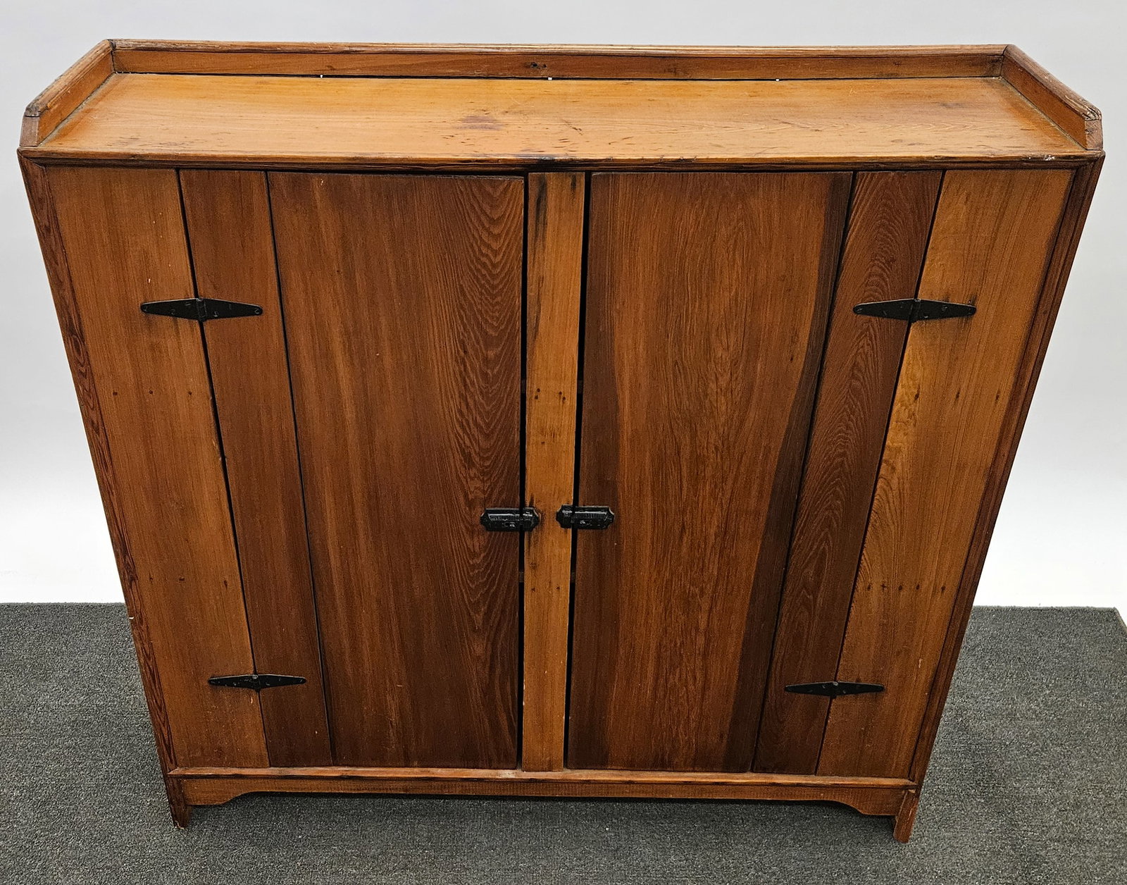 COUNTRY LOW CUPBOARD - 2