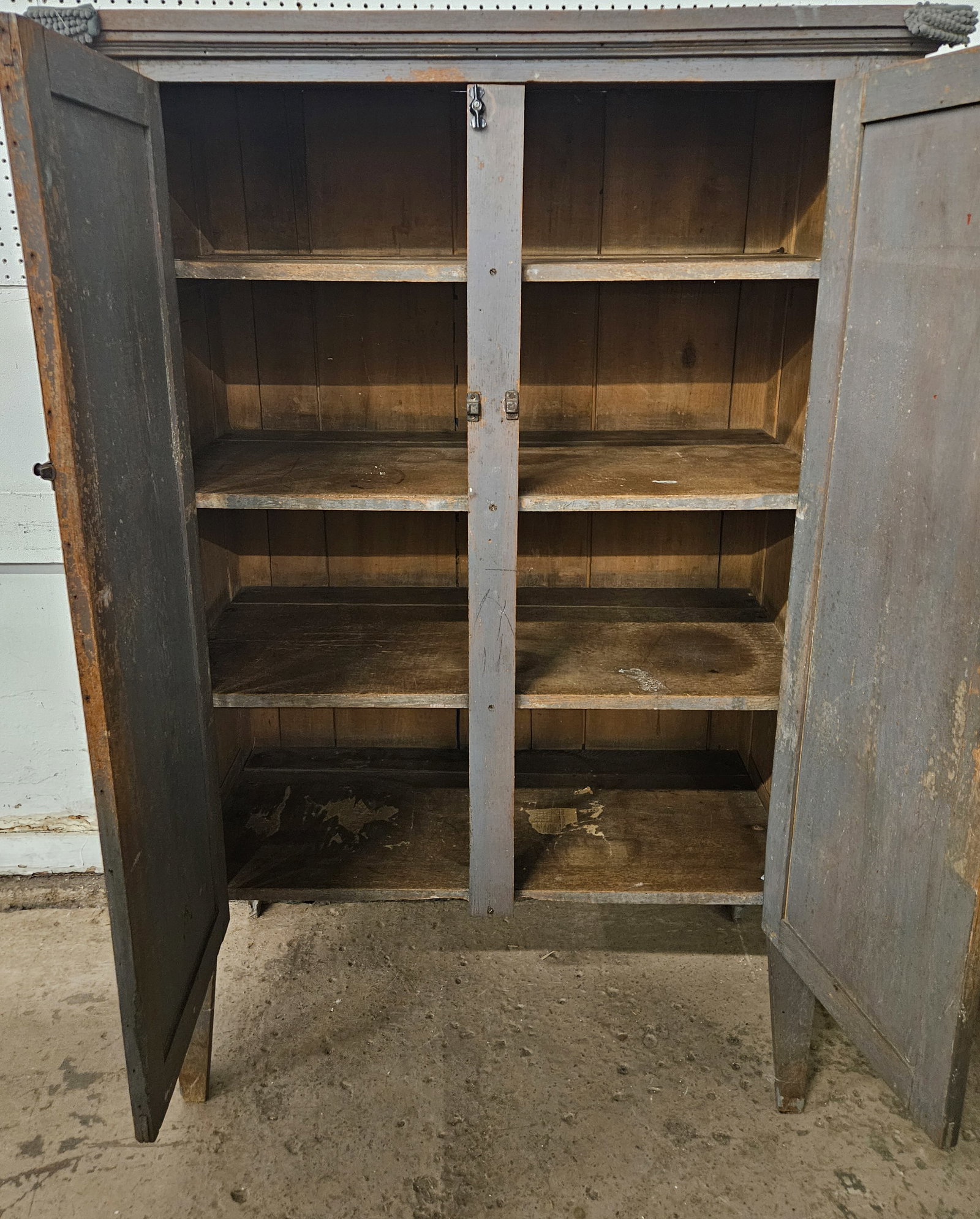 COUNTRY CUPBOARD - 4