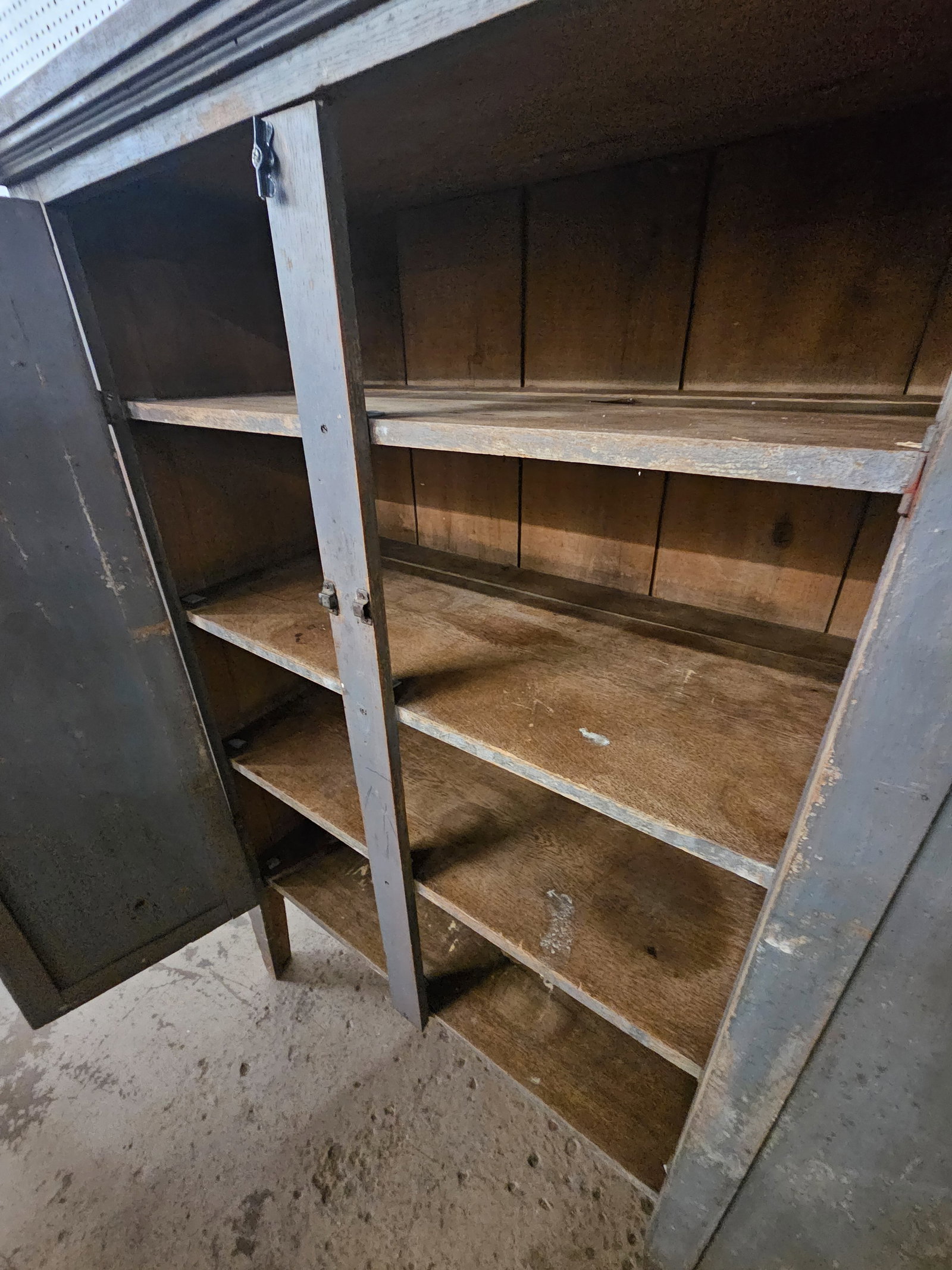 COUNTRY CUPBOARD - 7