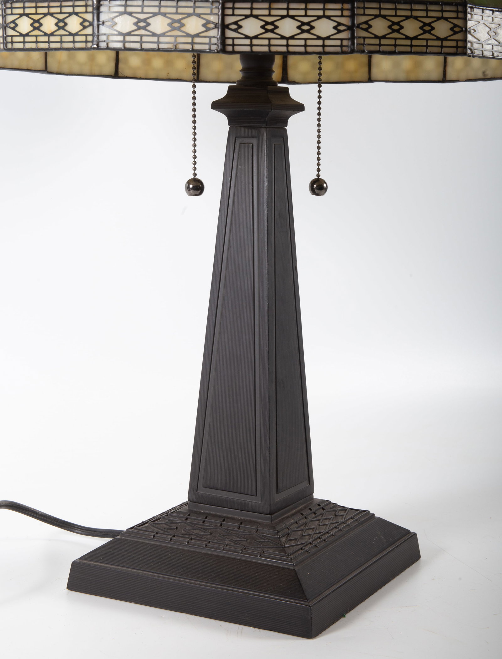 MISSION-STYLE TABLE LAMP - 3