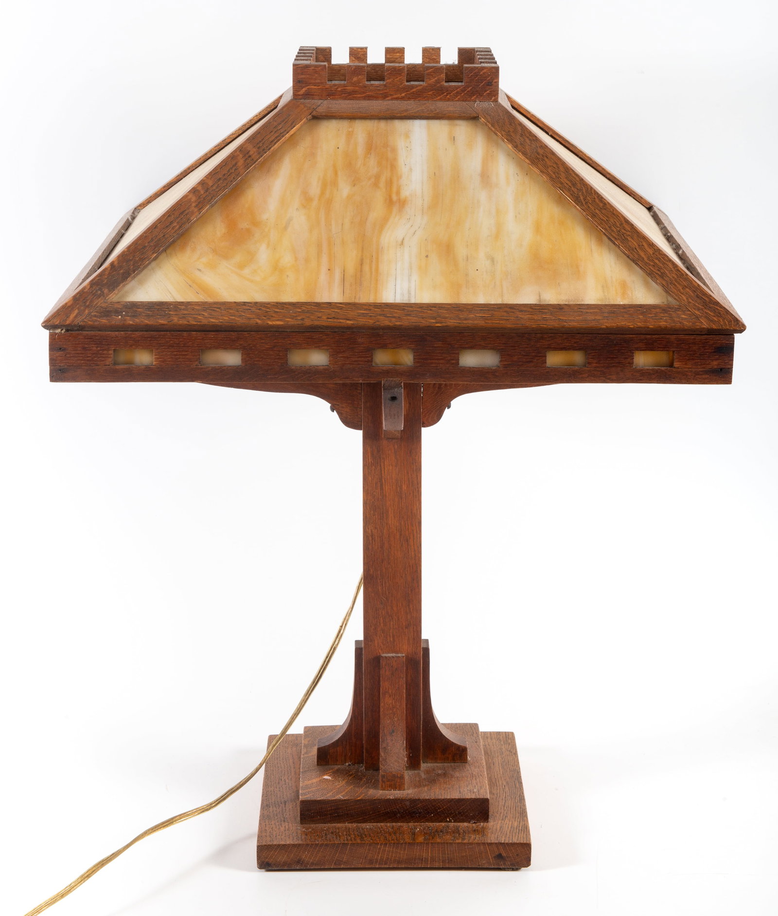 MISSION OAK TABLE LAMP: Arts and crafts style; amber slag glass; H-23"; normal wear, G-VG