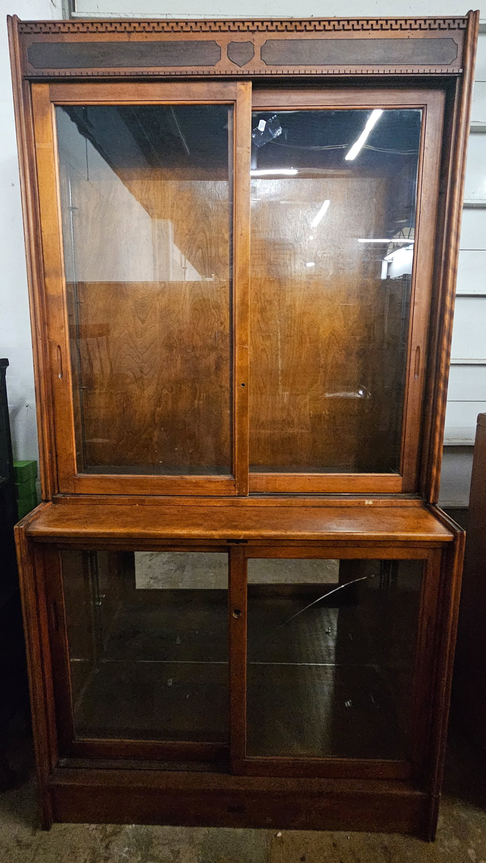 STORE DISPLAY CABINET (1 of 8)