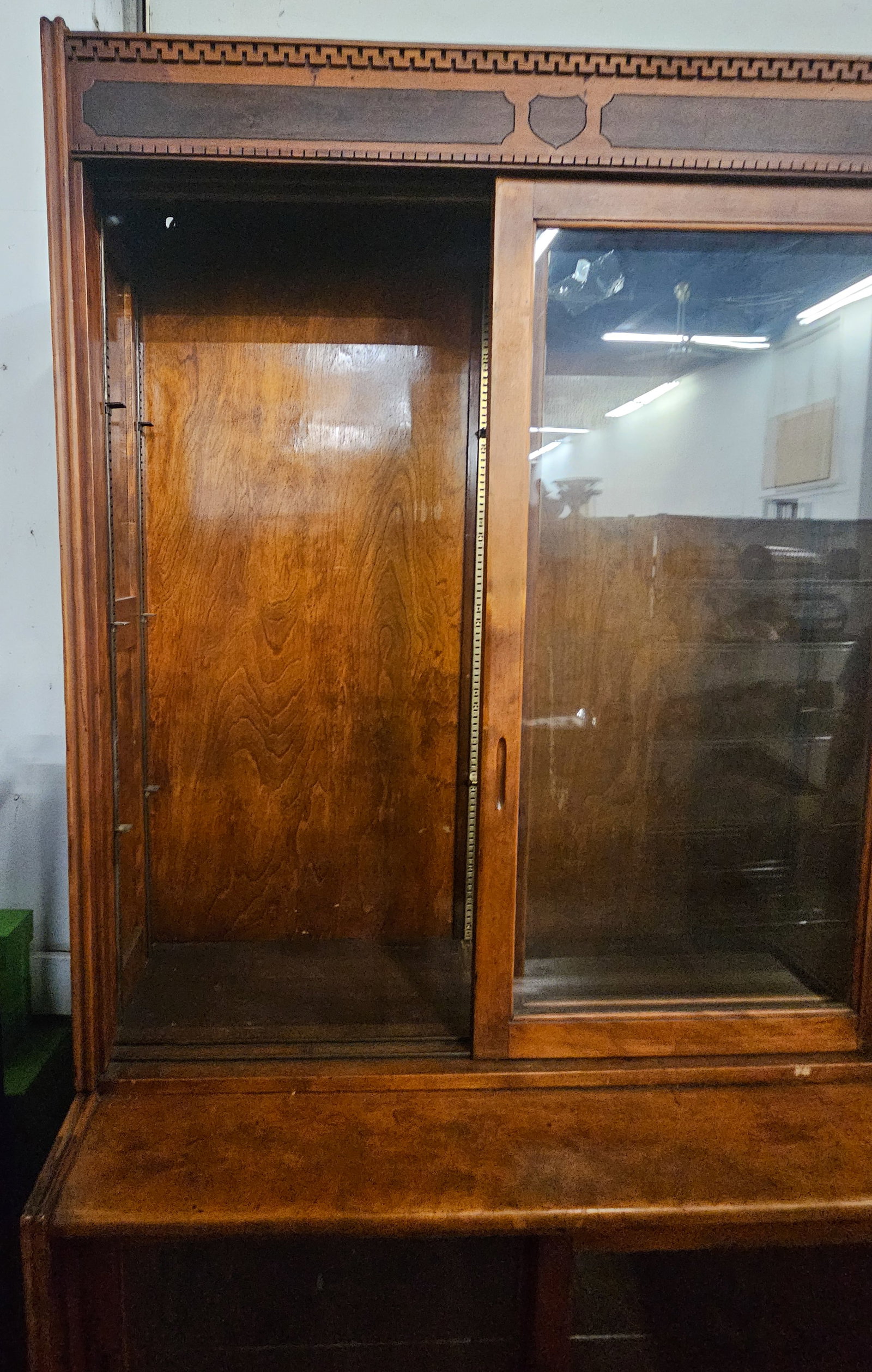 STORE DISPLAY CABINET - 4