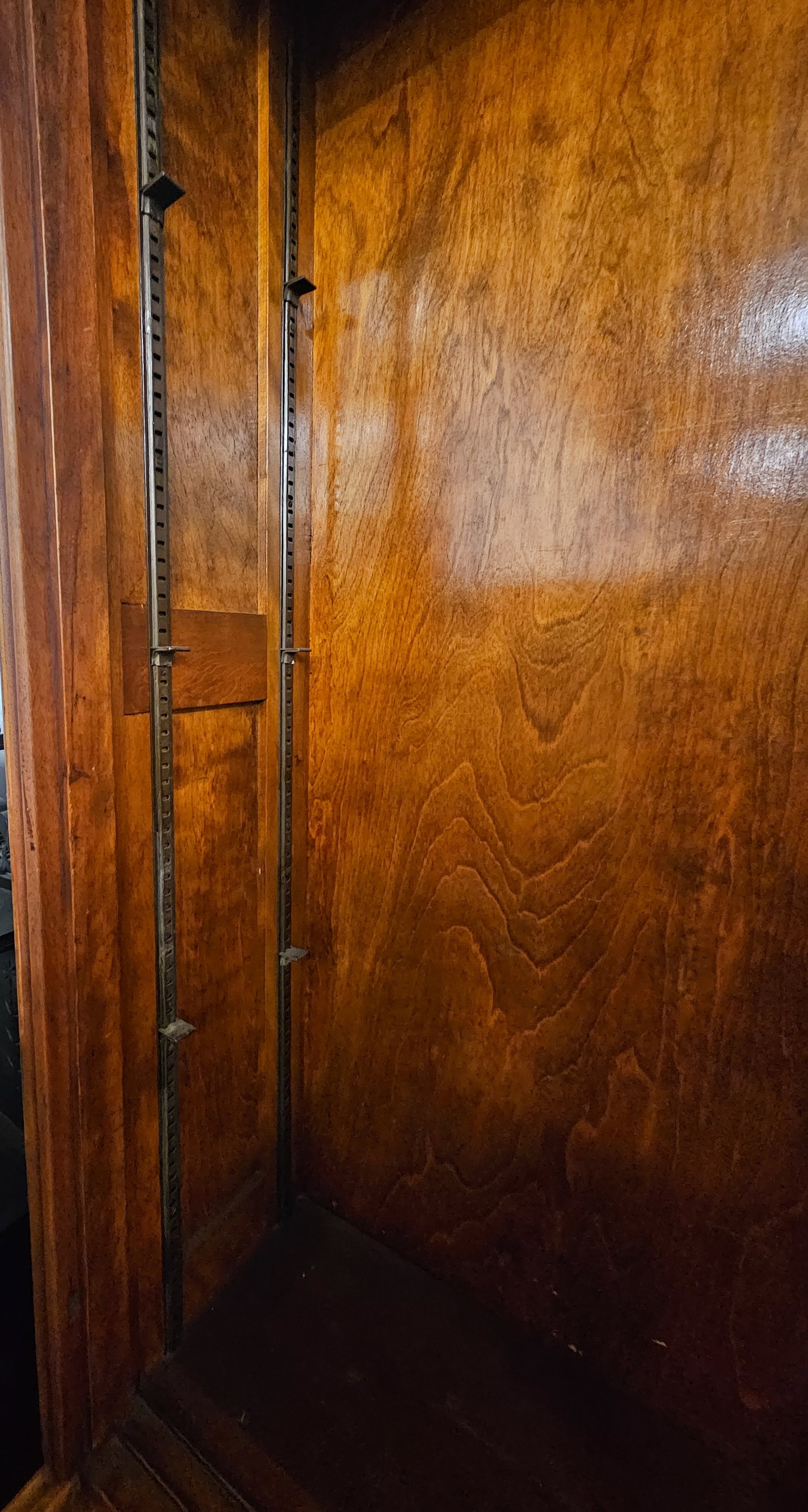 STORE DISPLAY CABINET - 7