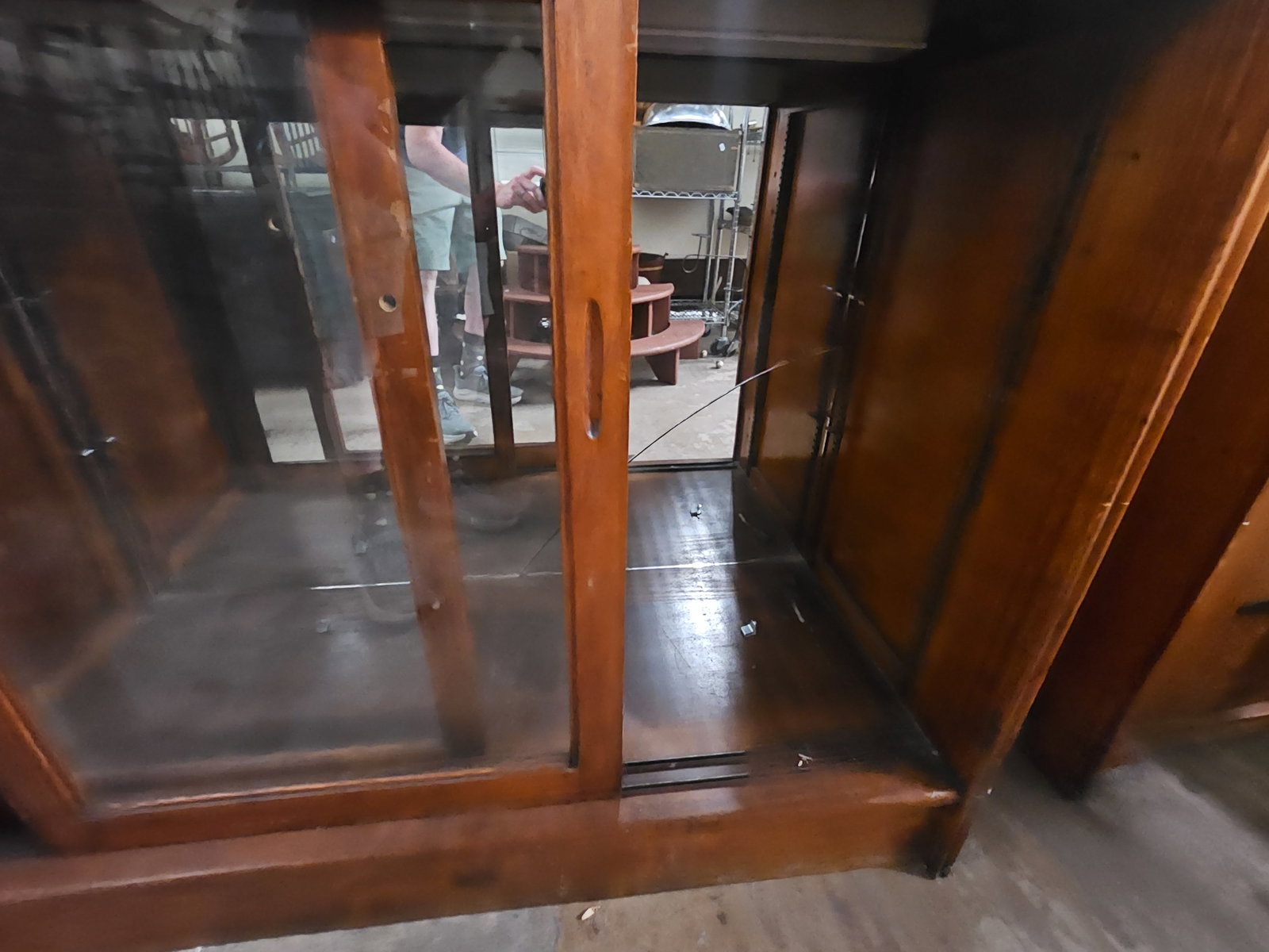 STORE DISPLAY CABINET - 8