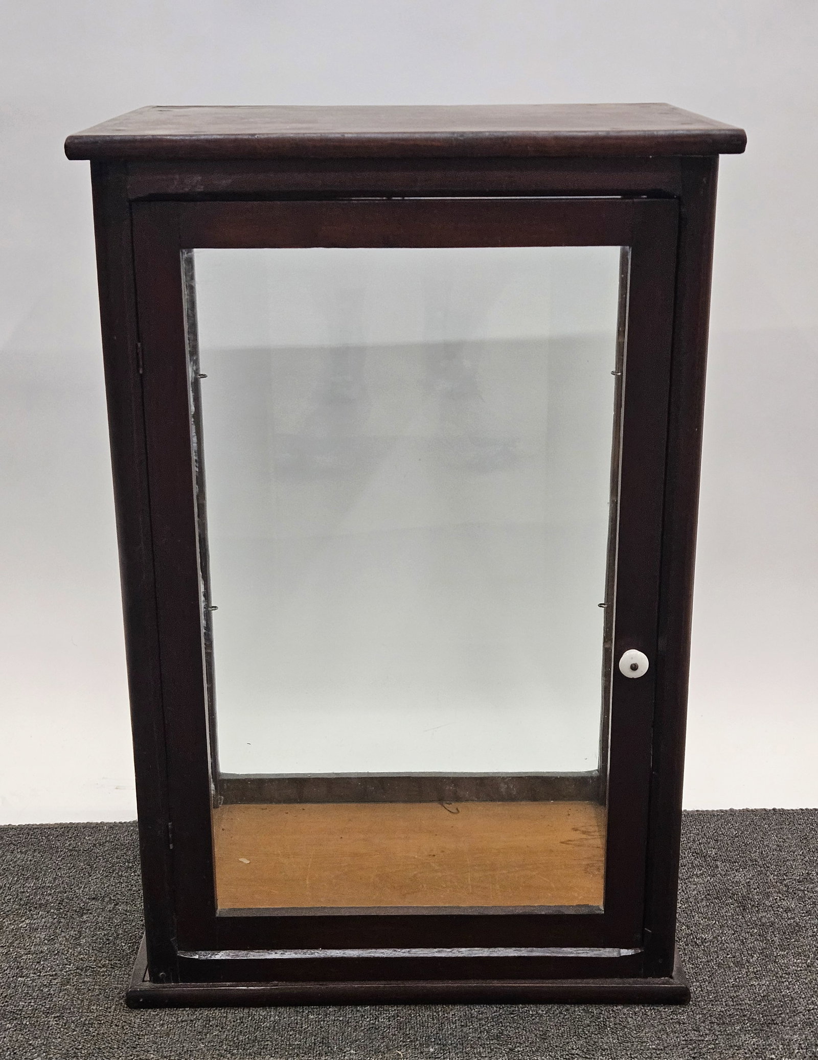COUNTERTOP DISPLAY CASE: Walnut; needs shelves; H-32"xW-21"; normal wear, G-G+