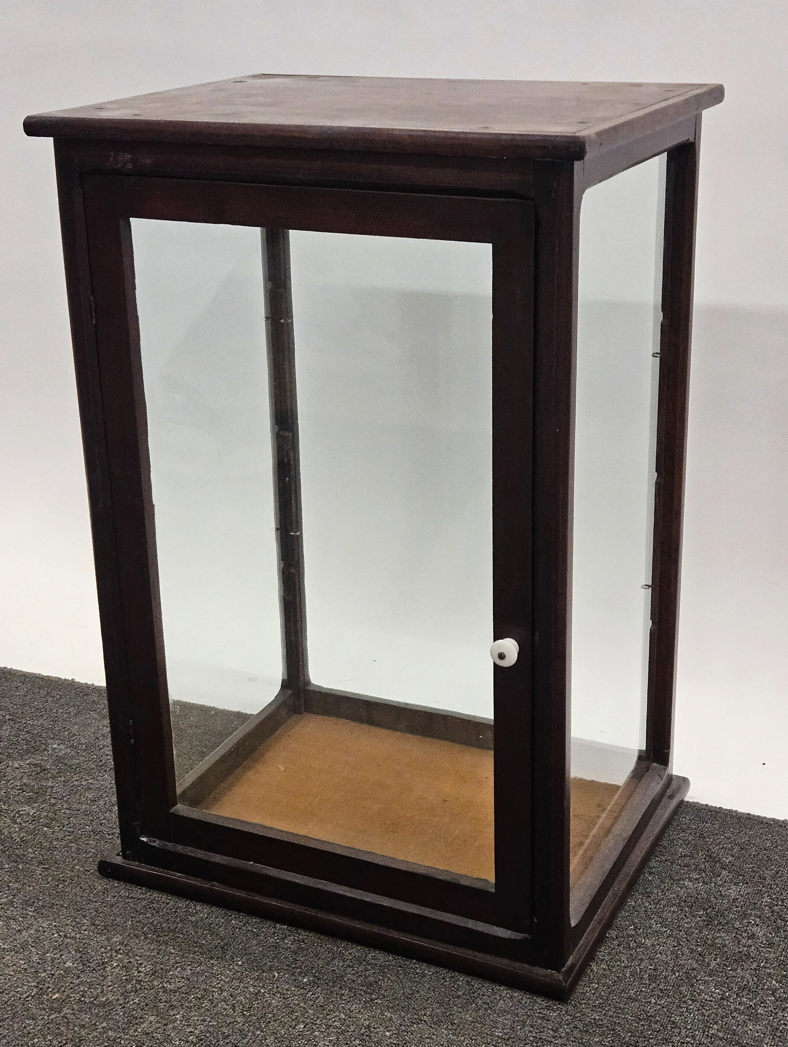 COUNTERTOP DISPLAY CASE - 2