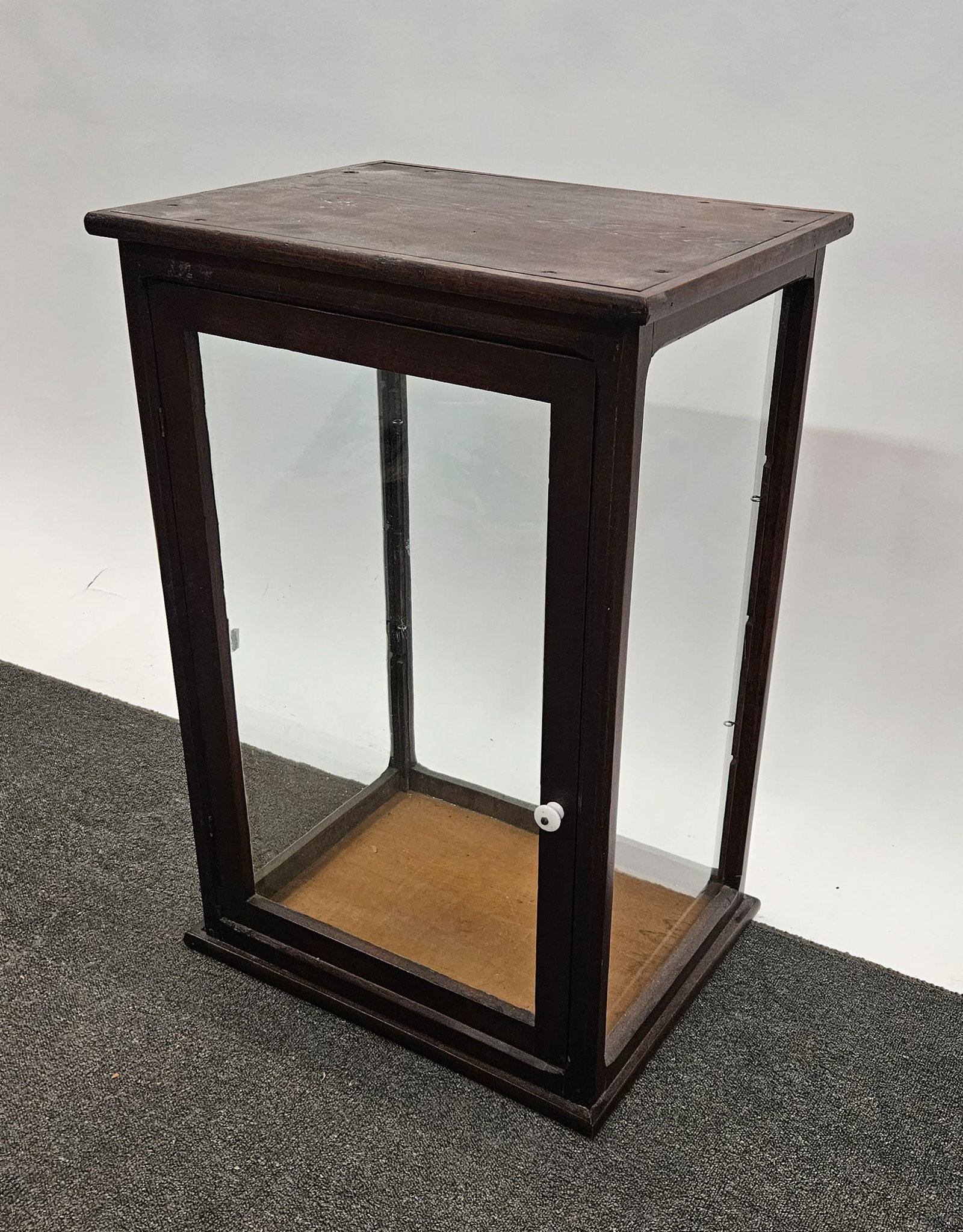 COUNTERTOP DISPLAY CASE - 4