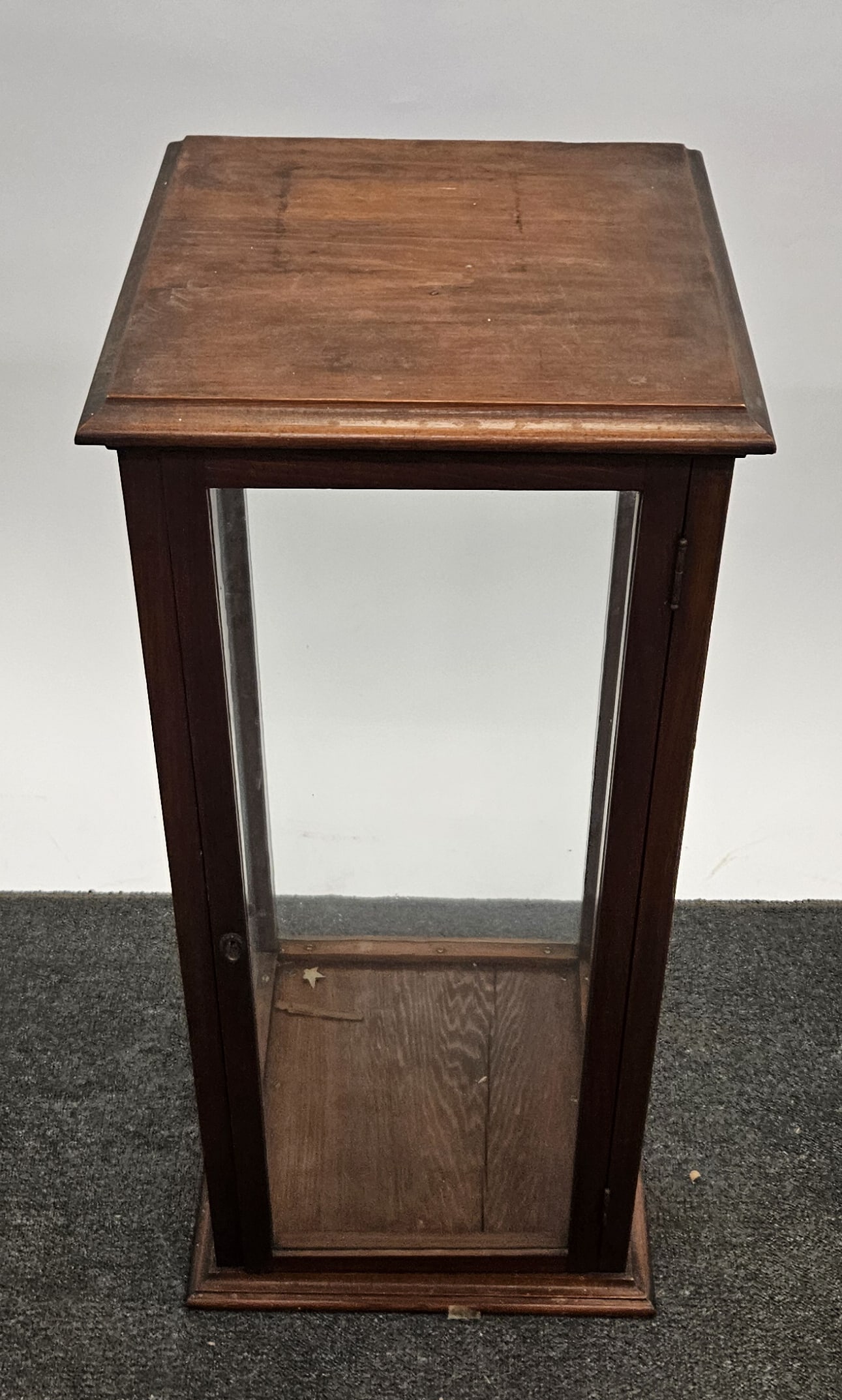 COUNTERTOP DISPLAY CASE - 2