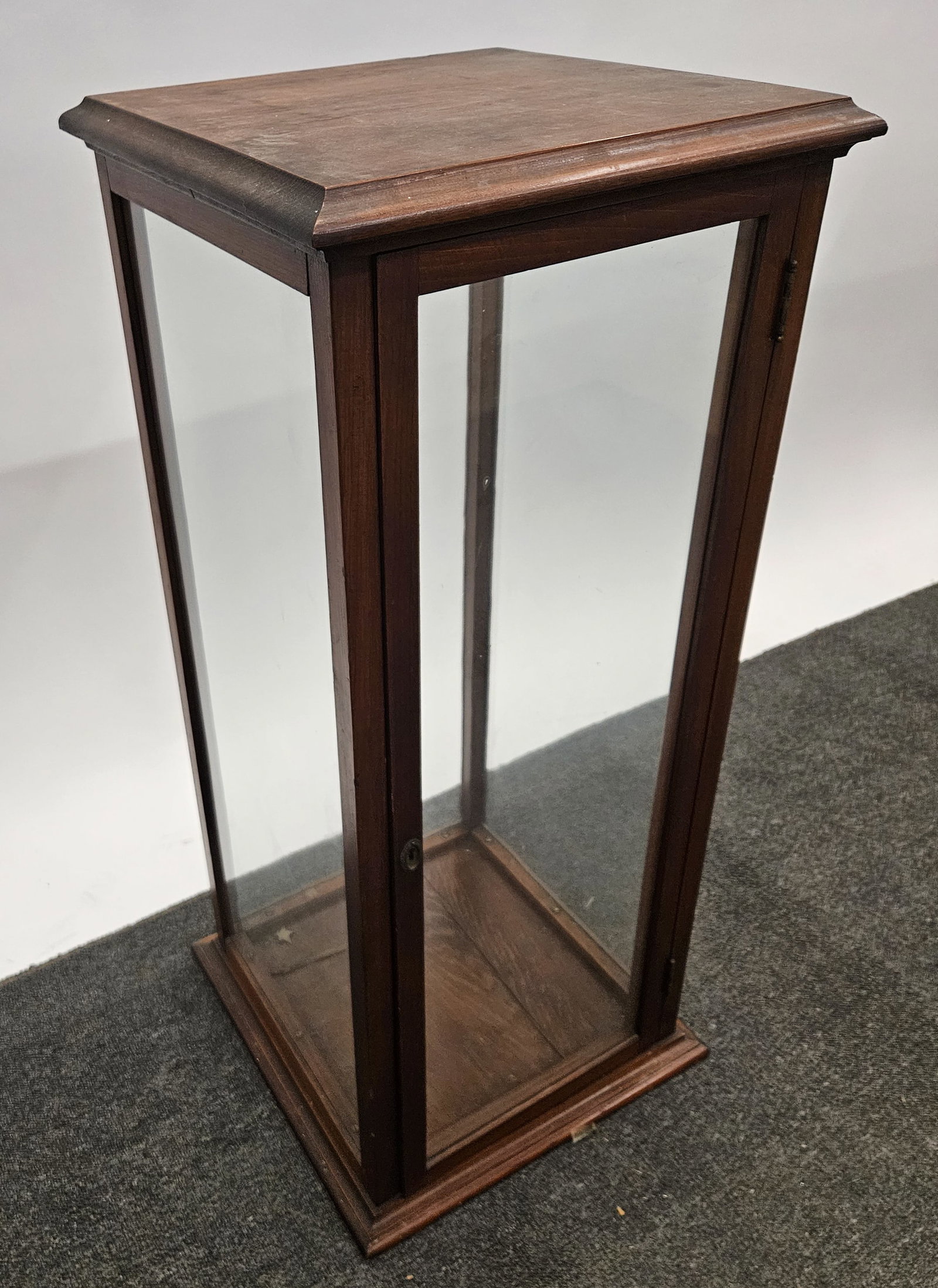 COUNTERTOP DISPLAY CASE - 5