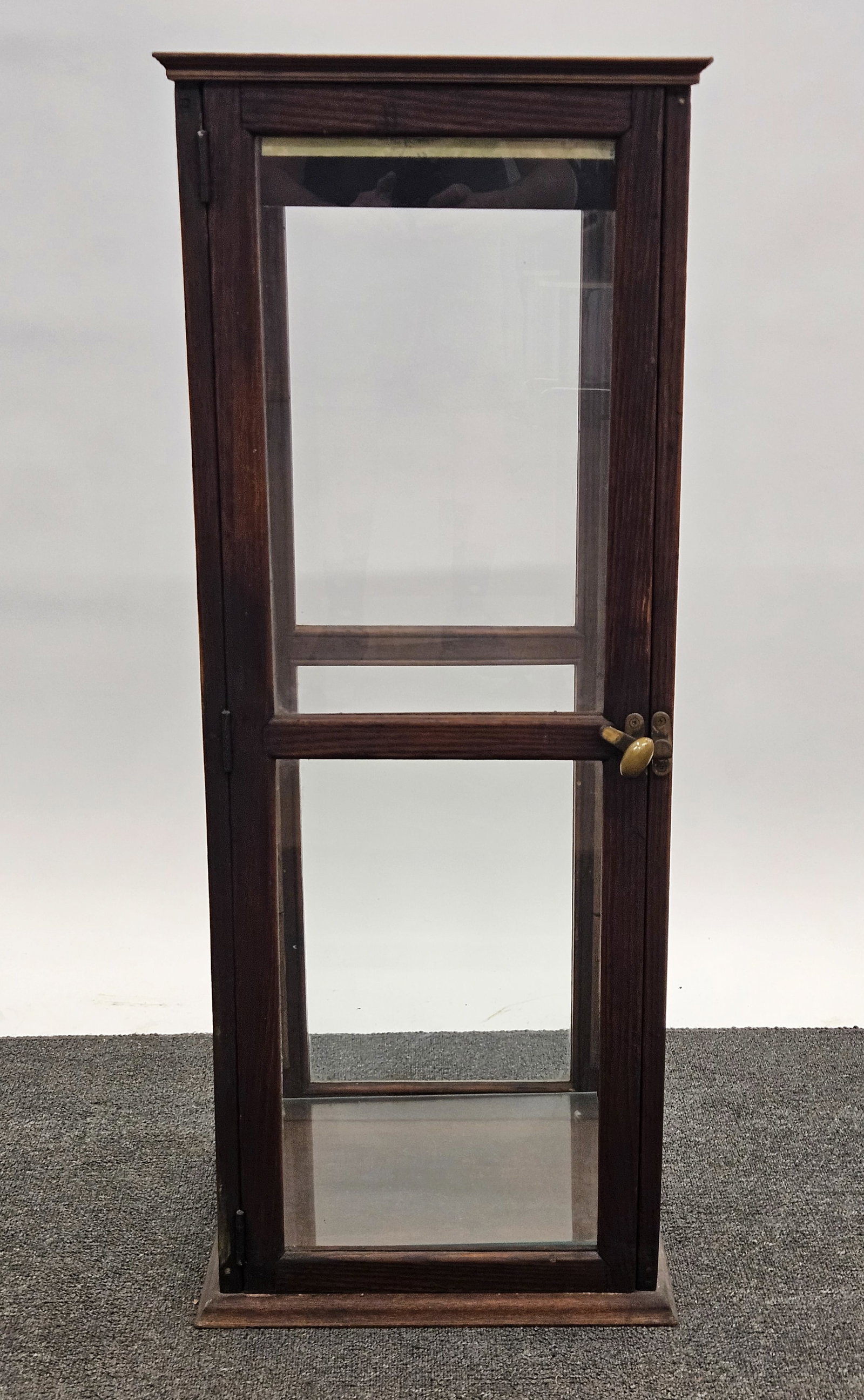 COUNTERTOP DISPLAY CASE (1 of 6)
