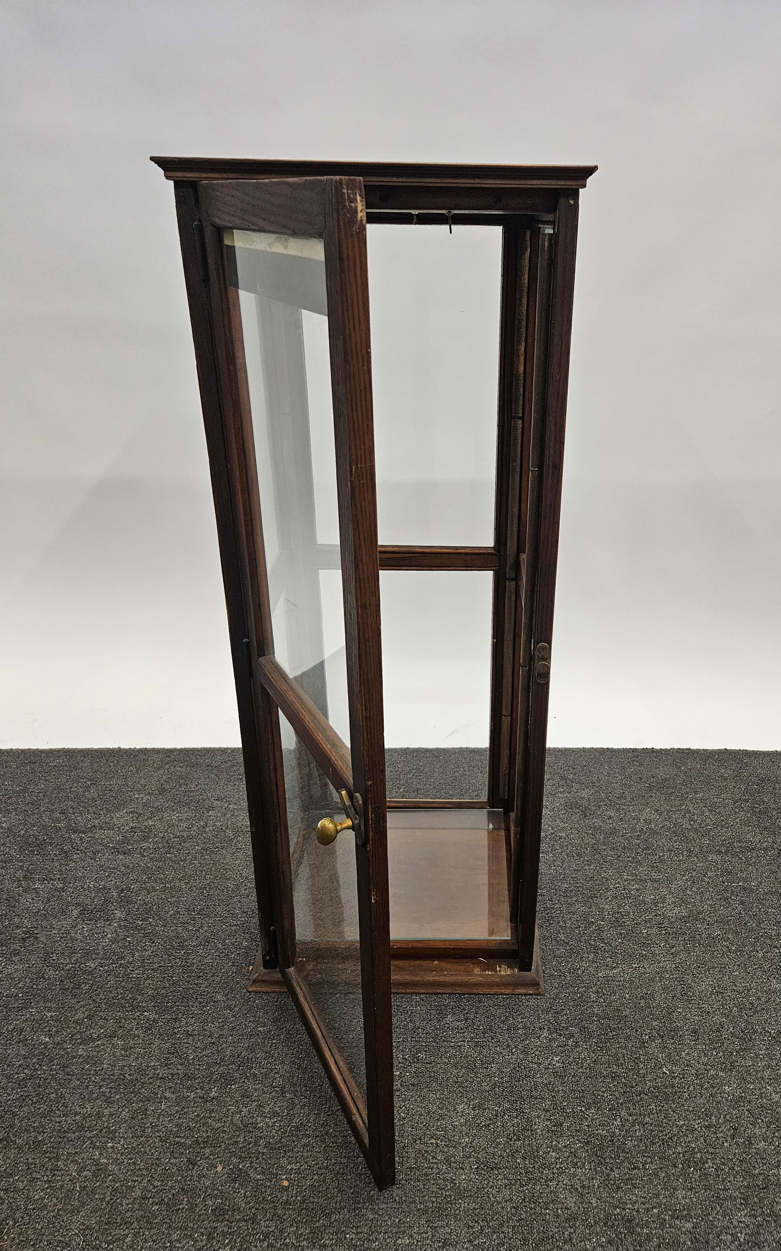COUNTERTOP DISPLAY CASE - 3