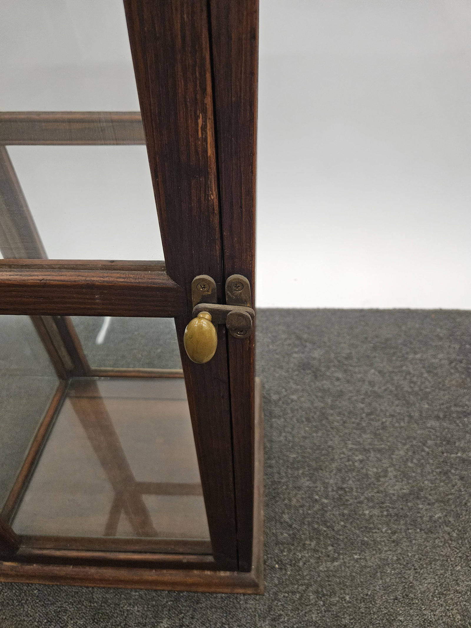 COUNTERTOP DISPLAY CASE - 6