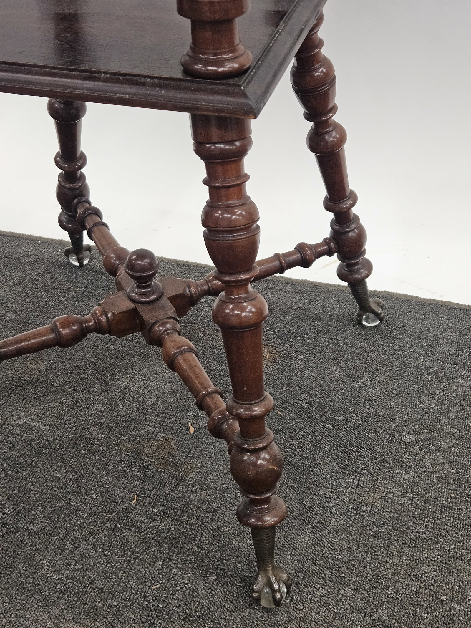 VICTORIAN LAMP STAND - 6