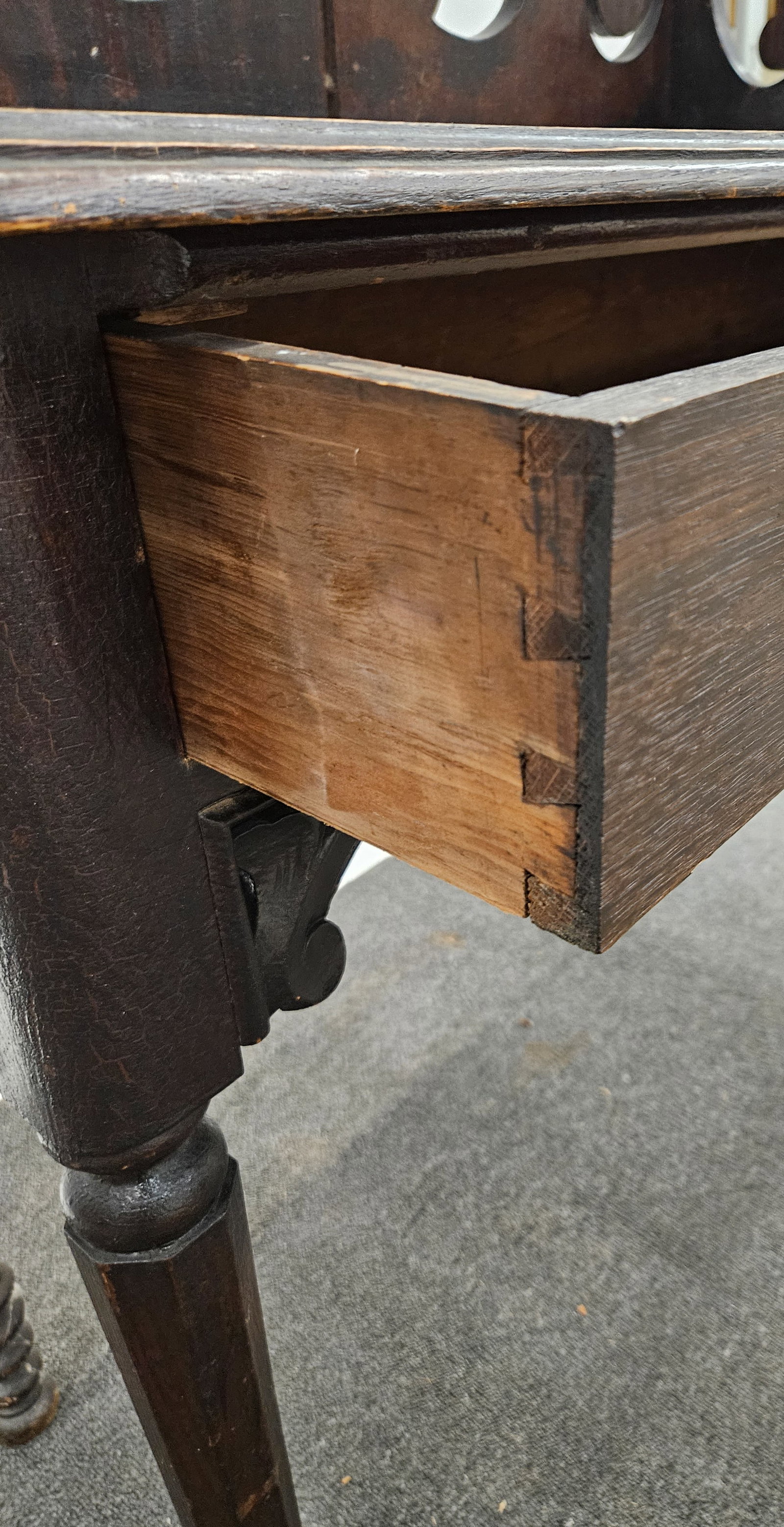VCTORIAN HALL RACK - 9