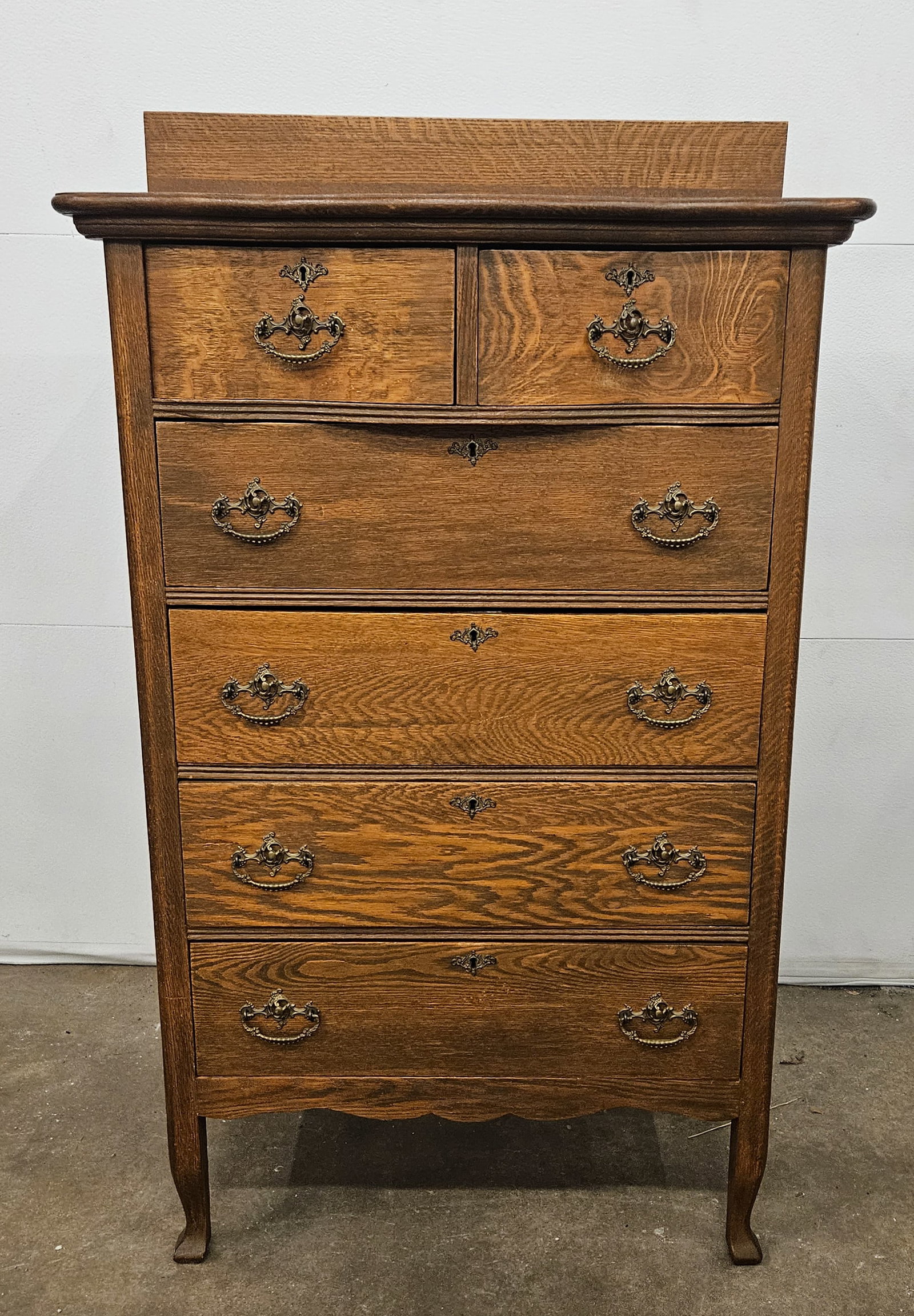 VICTORIAN OAK DRESSER: Serpentine top drawers; (4) lower drawers; paneled sides; old refinish; H-54"xW-32"xD-19"; normal wear, G-VG