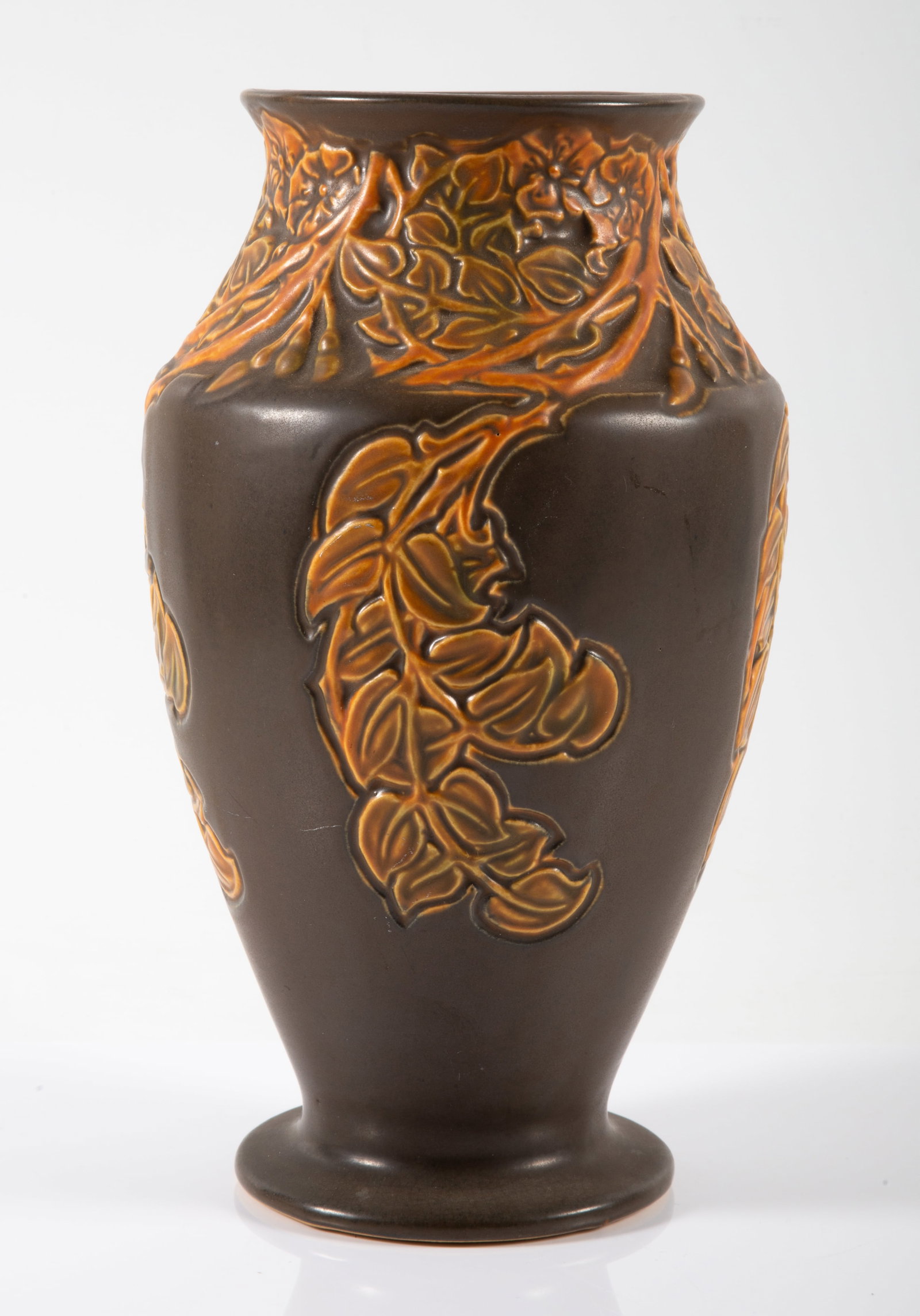 ROSEVILLE ART POTTERY VASE (1 of 5)