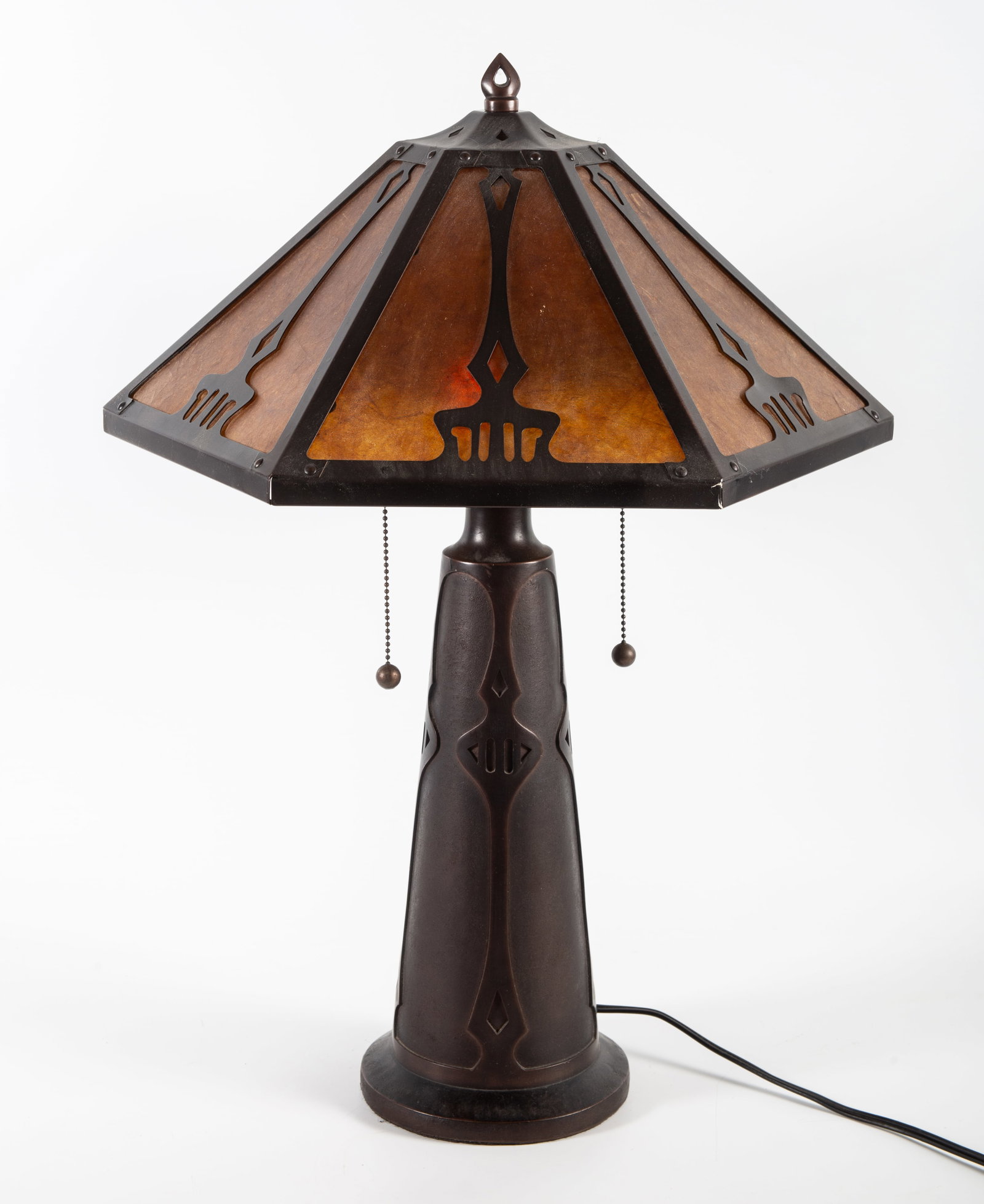 RETRO ARTS AND CRAFS STYLE LAMP: Copperized metal shade and base; shade has faux mica panels; lamp height-24 1/2", shade-18"; normal wear, G-VG