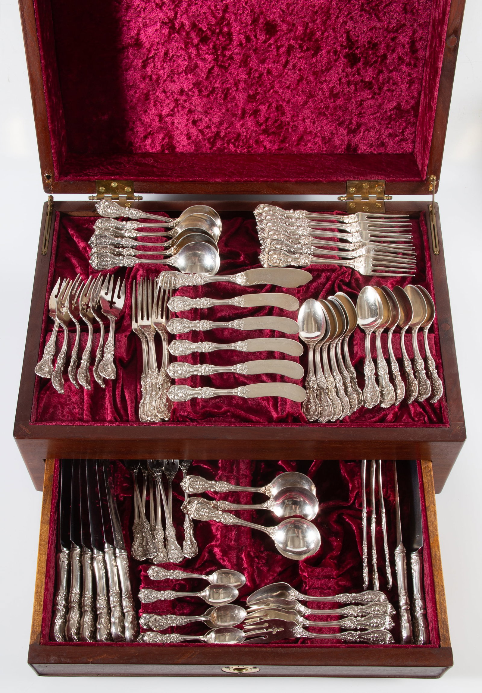 (71) PIECE STERLING FLATWARE SET: Reed & Barton Francis I pattern - monogrammed "W": (1) 7" master butter, 1.45 T.O.; (9) 7 1/8" dinner forks, 1.98 T.O.; (9) 6 1/8" salad forks, 1.2 T.O.; (13) 6" teaspoons, 1.2 T.O.; (9) 6" soup spoon