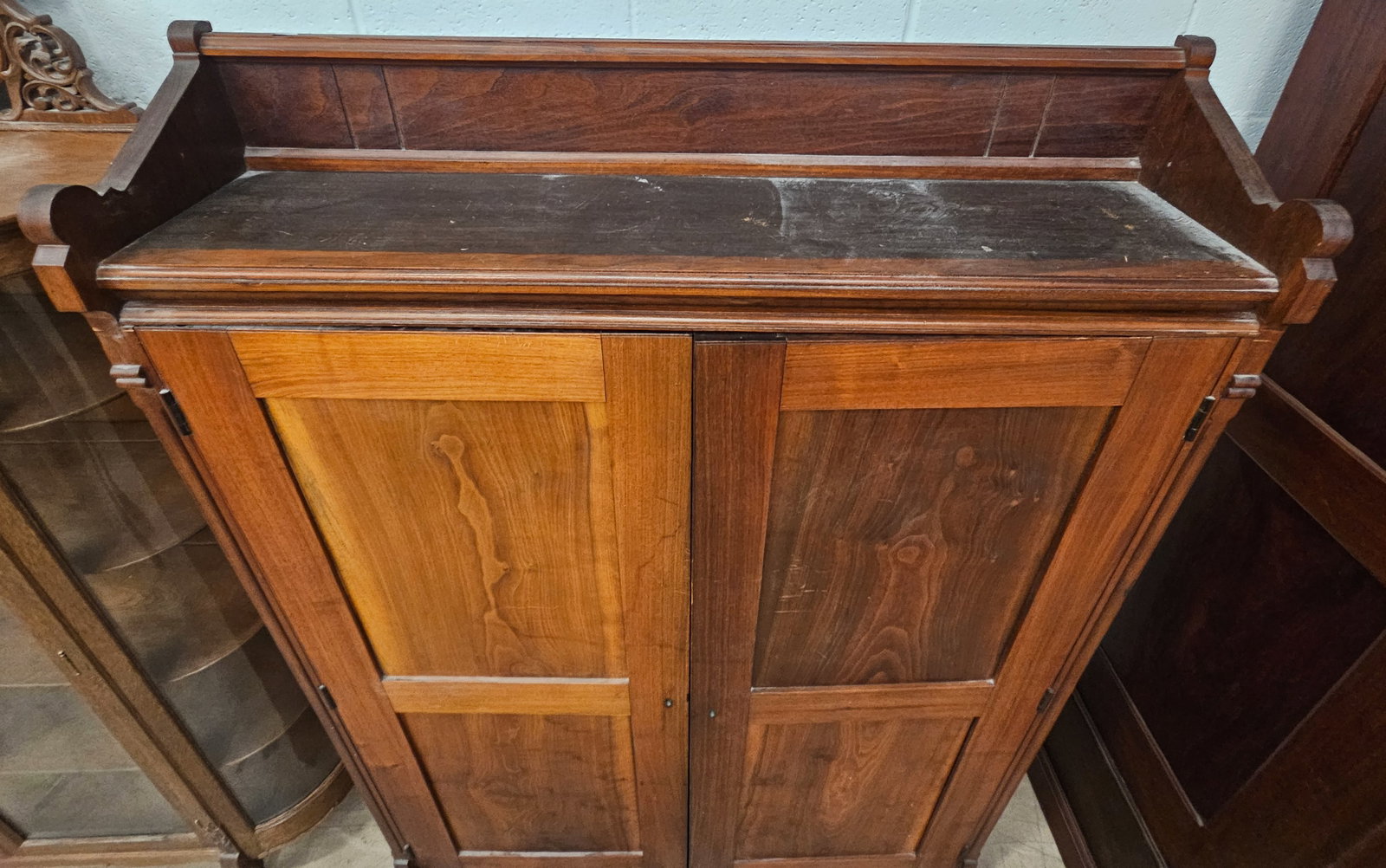 COUNTRY CUPBOARD - 3