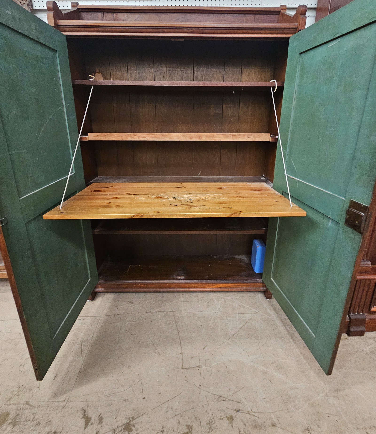 COUNTRY CUPBOARD - 5