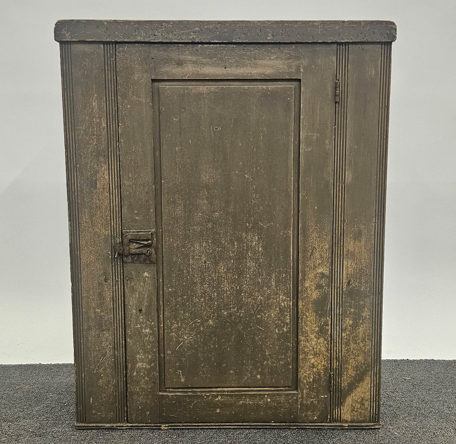 VINTAGE HANGING CABINET (1 of 6)