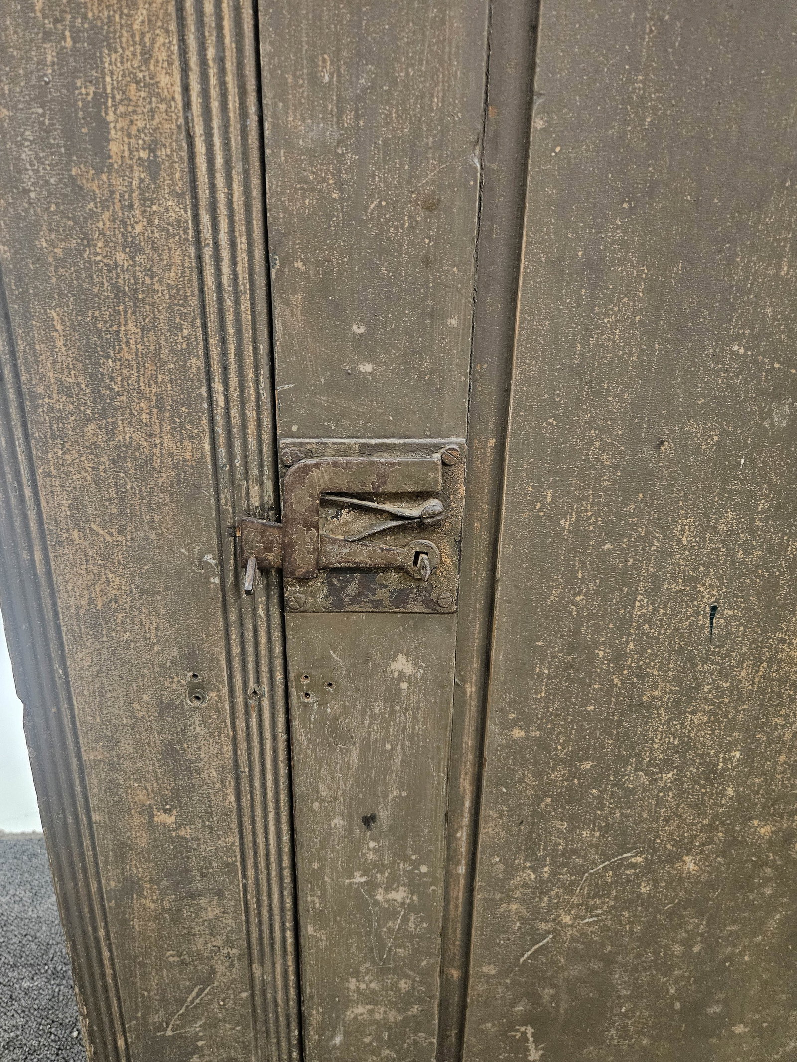 VINTAGE HANGING CABINET - 2