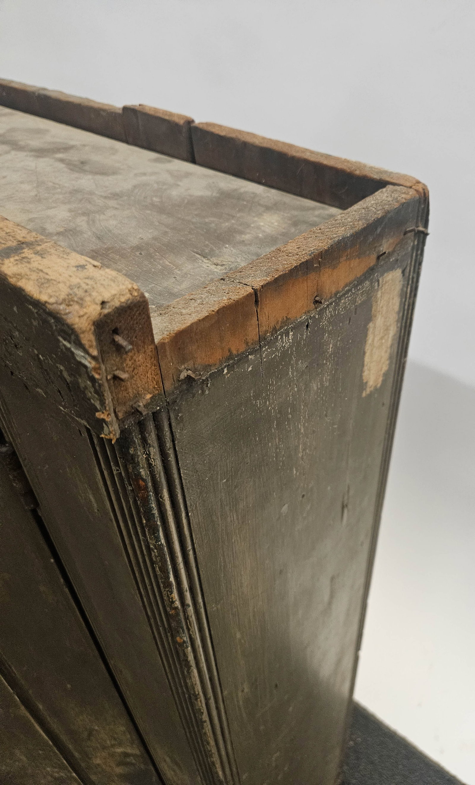 VINTAGE HANGING CABINET - 4