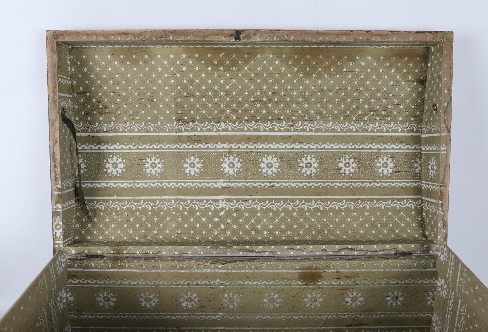 GRAIN PAINTED TRUNK - 4
