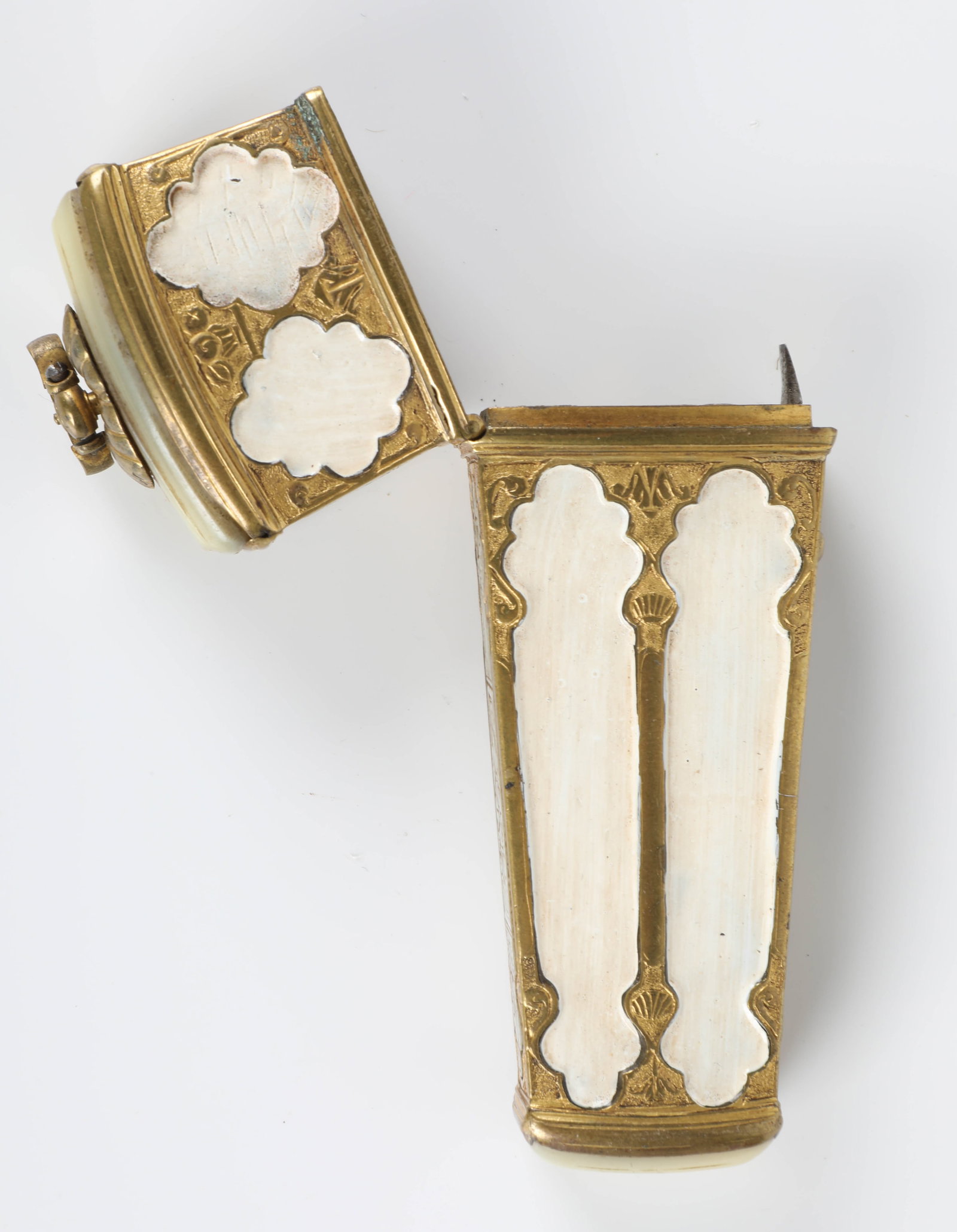 (3) OBJET DE VERTU - 13
